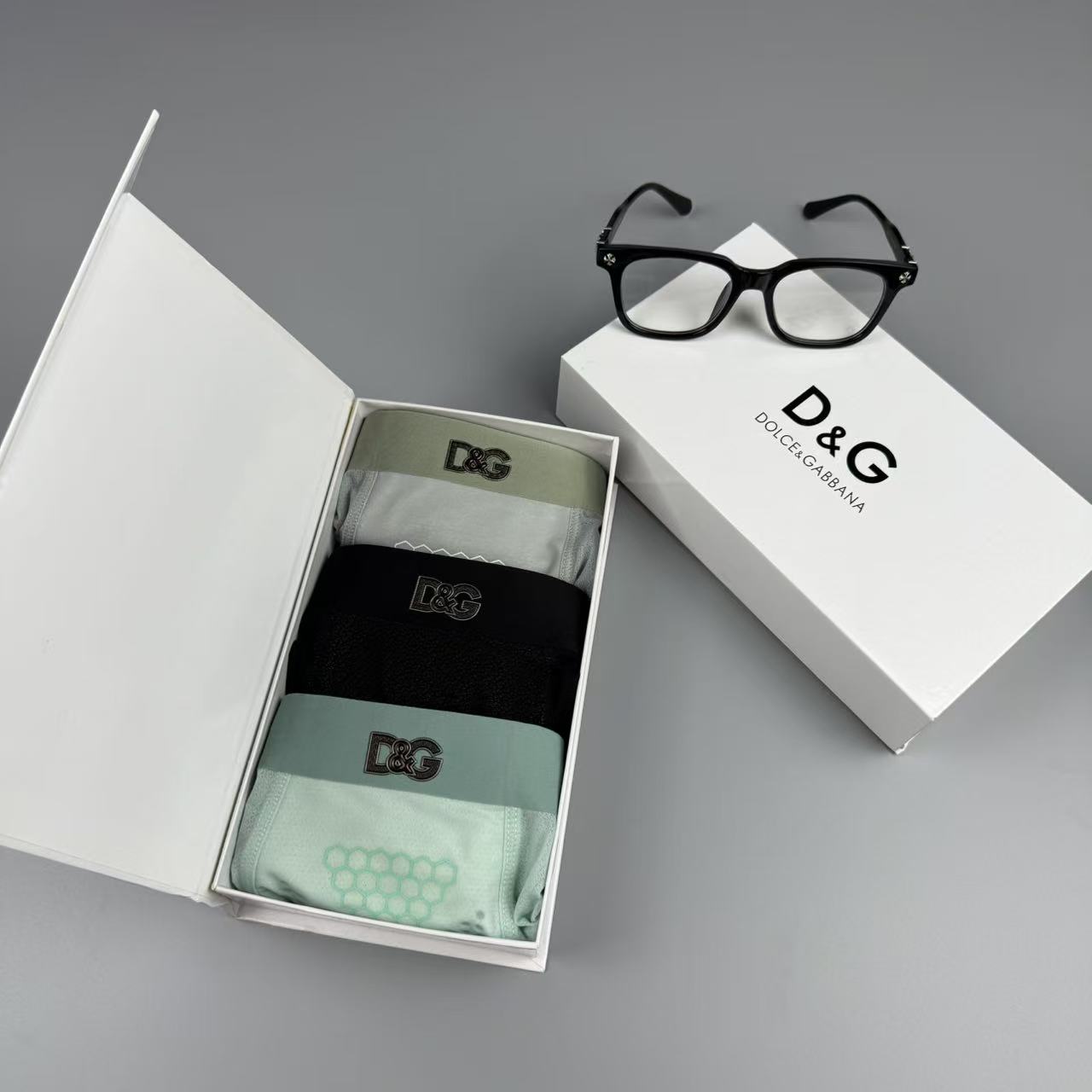 新品D&G 杜嘉班纳  原单品质！最新高周波硅胶款 潮流奢品 ！轻薄透设计，采用进口轻薄桑蚕丝 轻薄透气