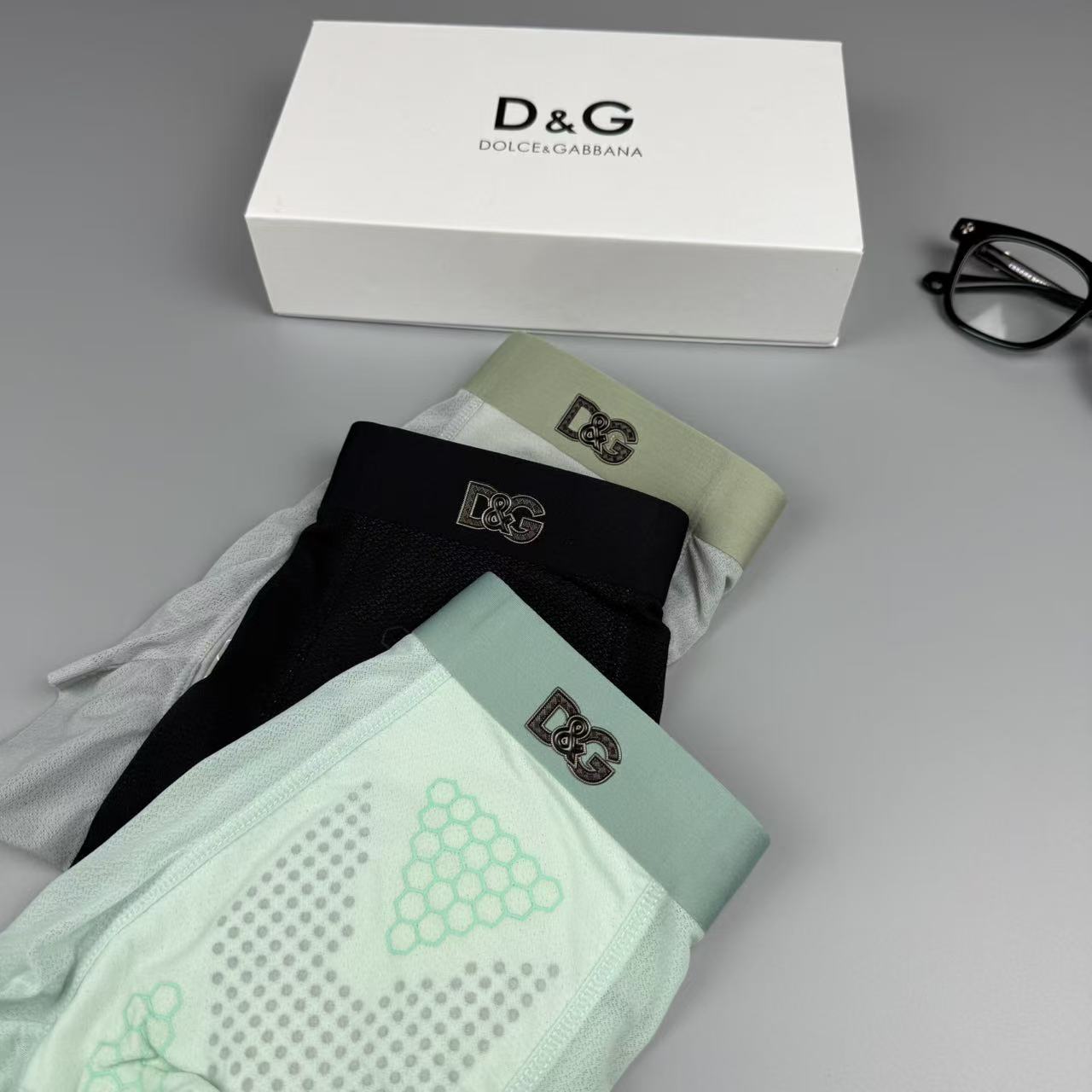 新品D&G 杜嘉班纳  原单品质！最新高周波硅胶款 潮流奢品 ！轻薄透设计，采用进口轻薄桑蚕丝 轻薄透气