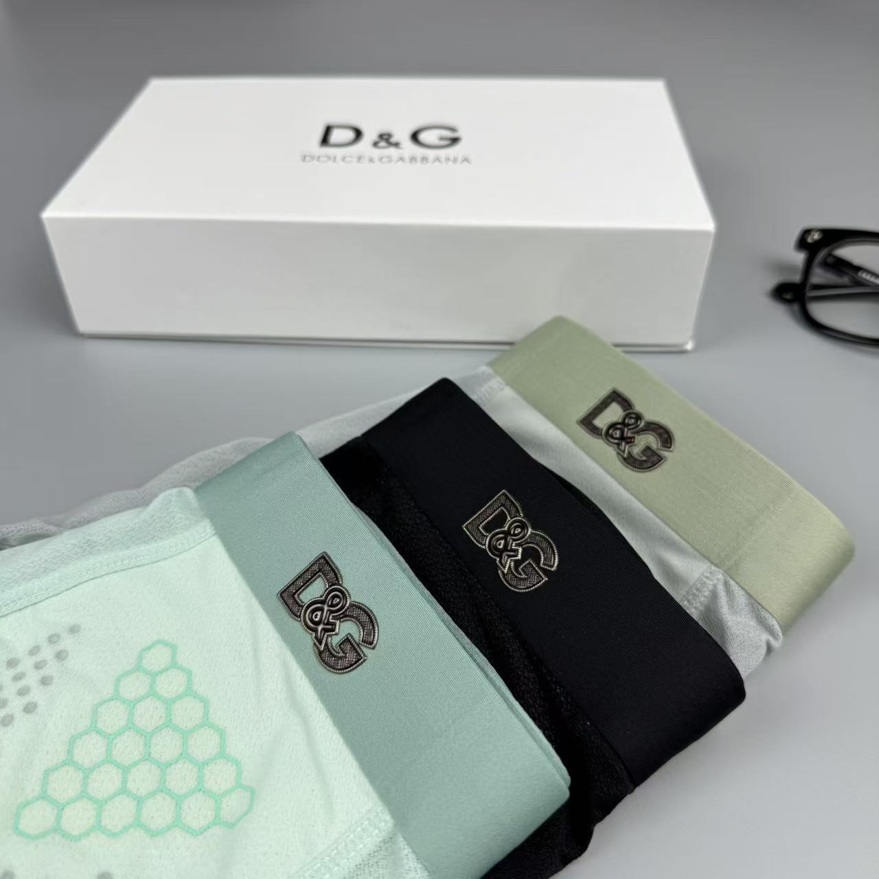 新品D&G 杜嘉班纳  原单品质！最新高周波硅胶款 潮流奢品 ！轻薄透设计，采用进口轻薄桑蚕丝 轻薄透气