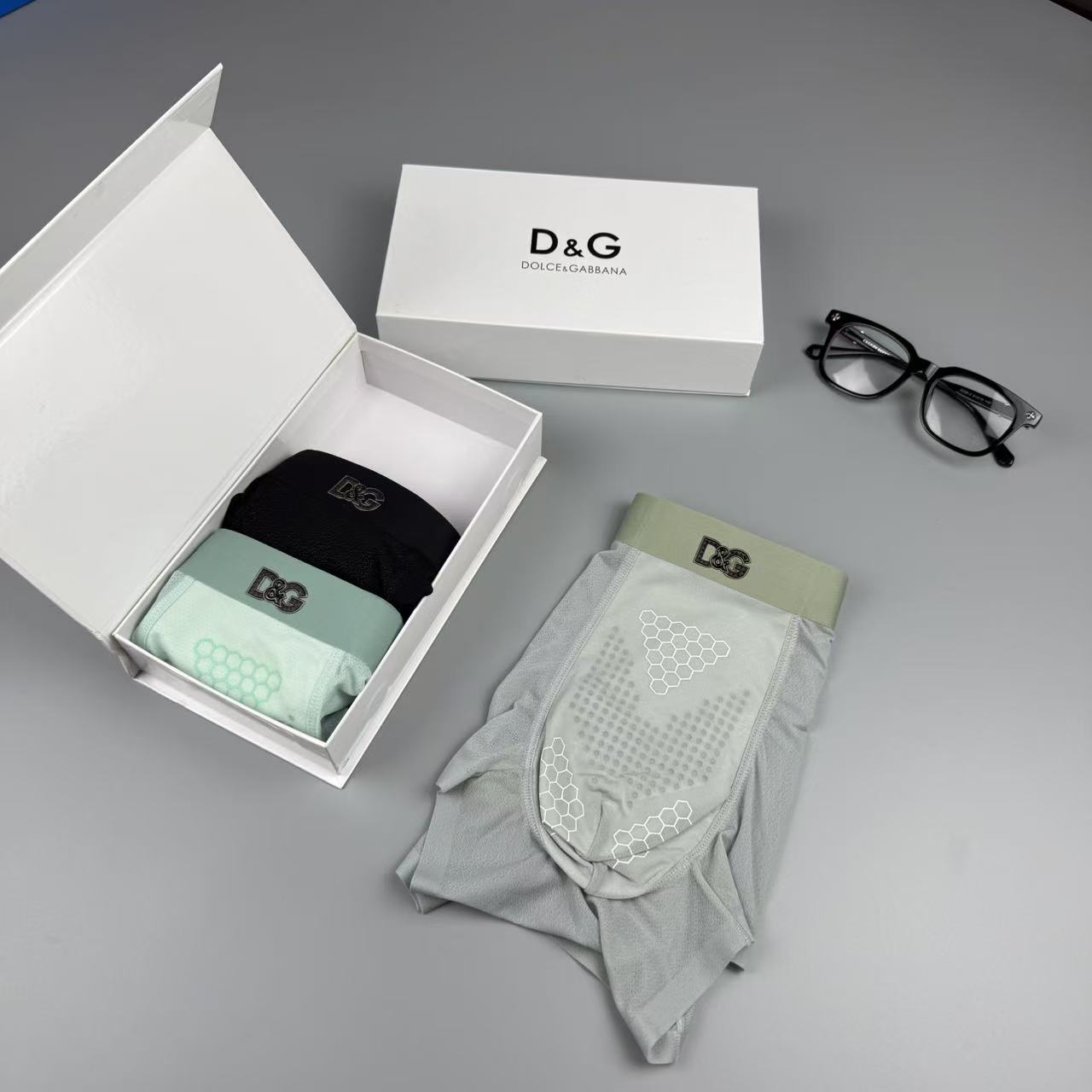 新品D&G 杜嘉班纳  原单品质！最新高周波硅胶款 潮流奢品 ！轻薄透设计，采用进口轻薄桑蚕丝 轻薄透气