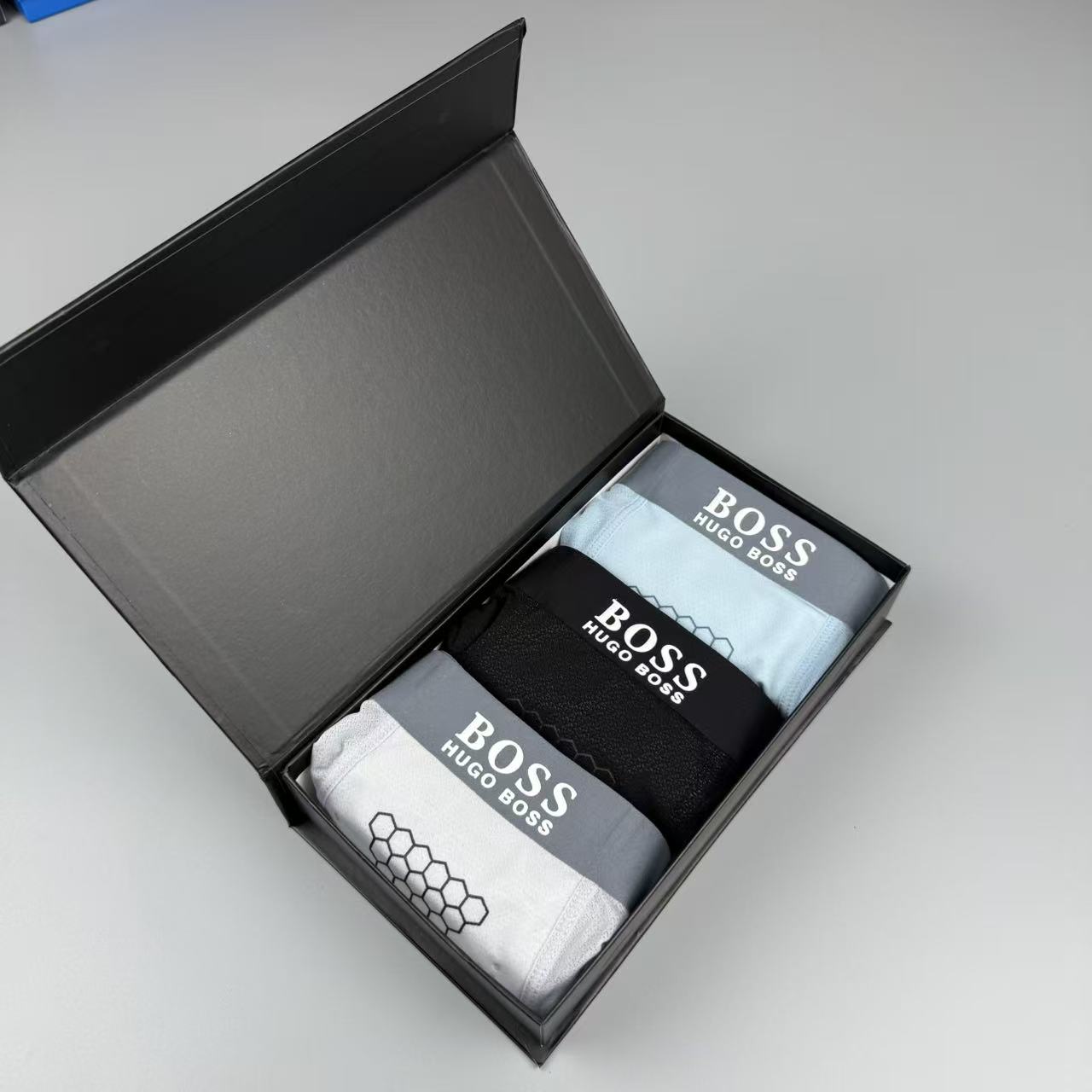 新品 BOSS 原单品质！最新高周波硅胶款 潮流奢品 ！轻薄透设计，采用进口轻薄桑蚕丝 轻薄透气丝滑 无