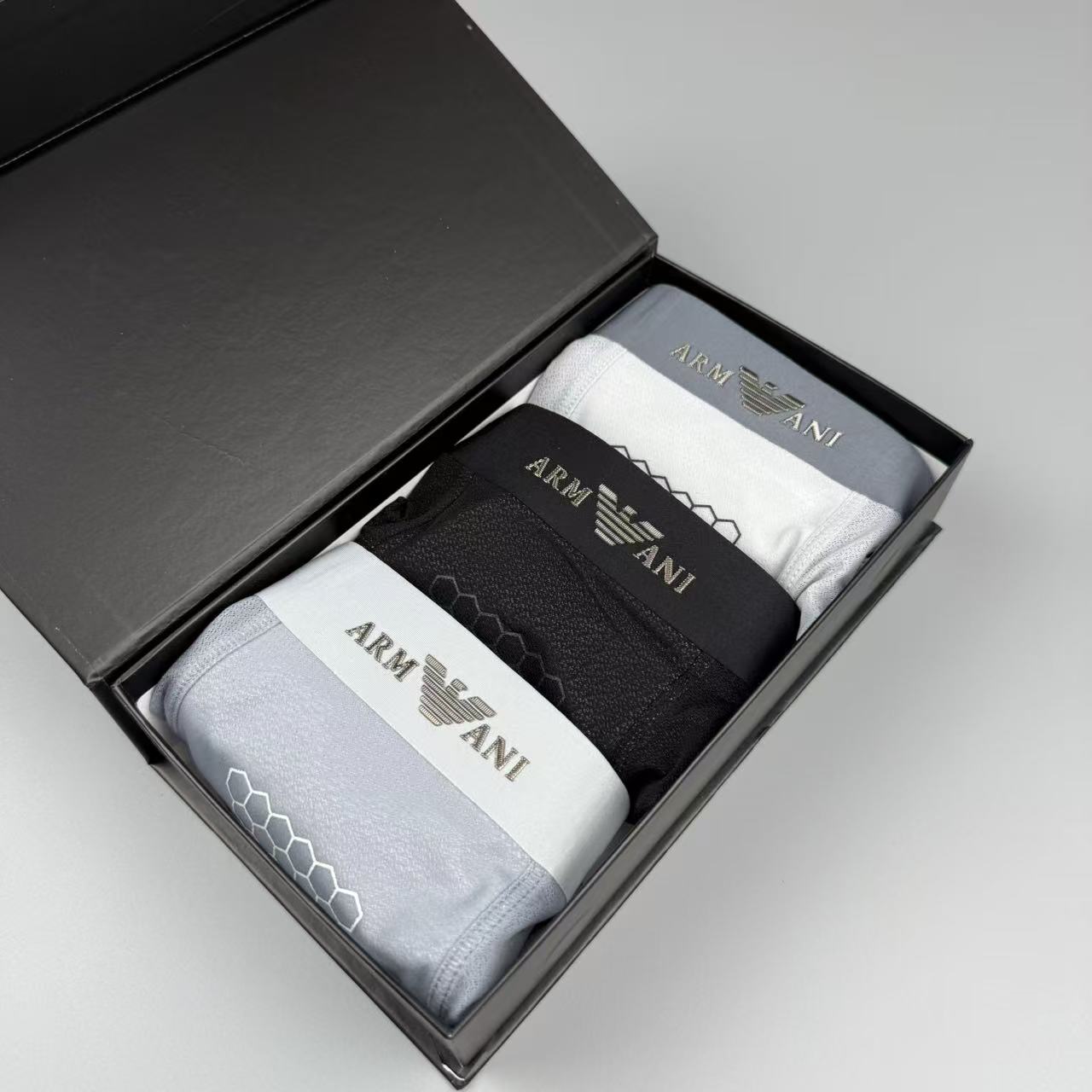 新品 阿玛尼 原单品质！最新高周波硅胶款 潮流奢品 ！轻薄透设计，采用进口轻薄桑蚕丝 轻薄透气丝滑 无痕