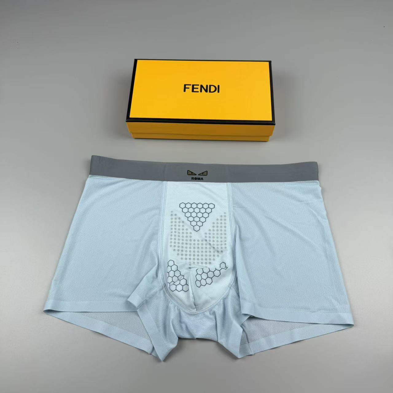 新品 FENDI  芬迪 原单品质！最新高周波硅胶款 潮流奢品 ！轻薄透设计，采用进口轻薄桑蚕丝 轻薄透