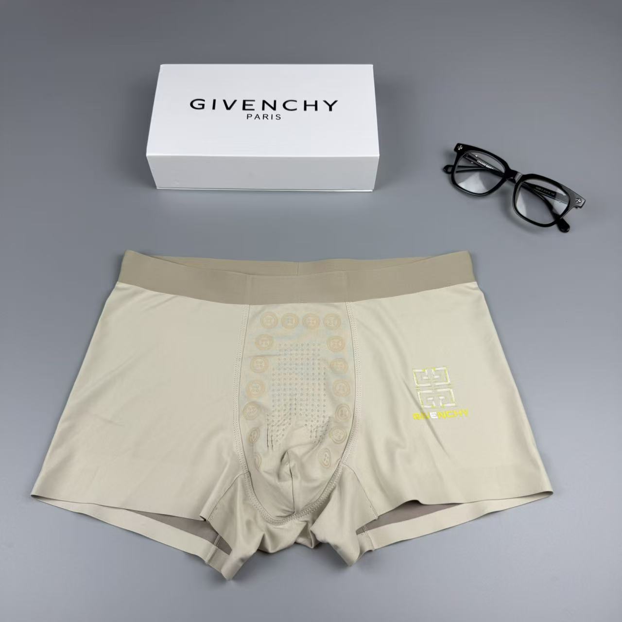 新品！纪梵希。原单品质，时尚潮男新品 锦纶冰丝无缝切割工艺 科学配 76%锦纶+24%氨纶，丝滑 透气 