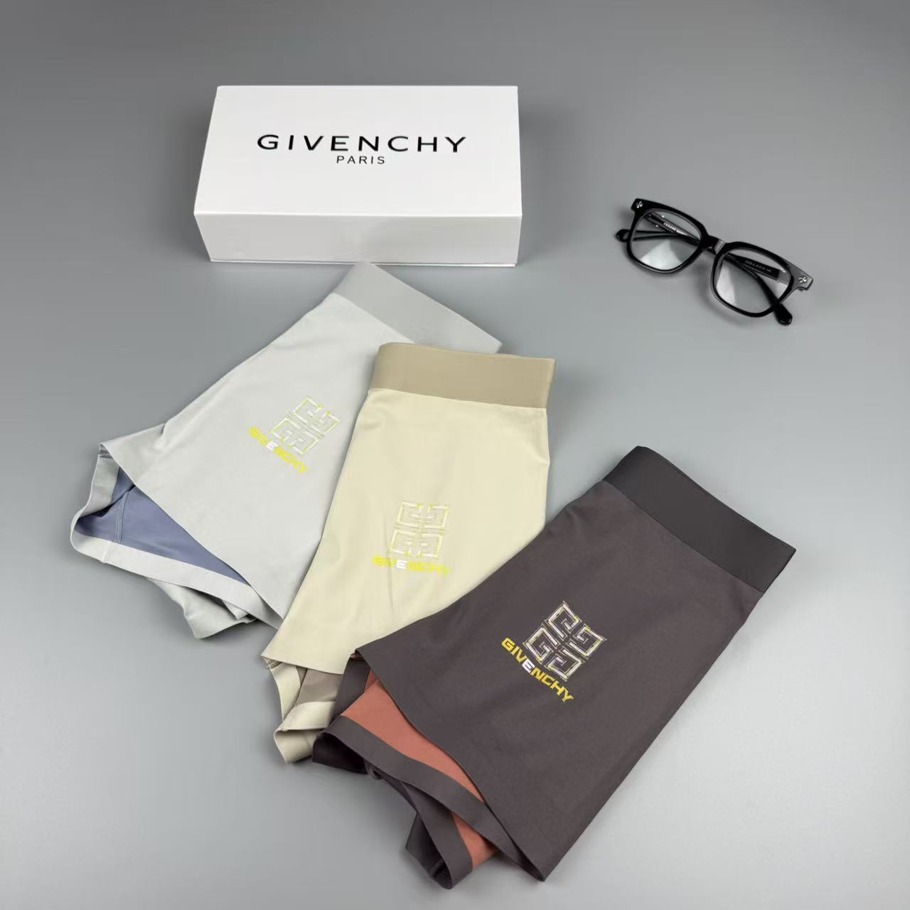 新品！纪梵希。原单品质，时尚潮男新品 锦纶冰丝无缝切割工艺 科学配 76%锦纶+24%氨纶，丝滑 透气 