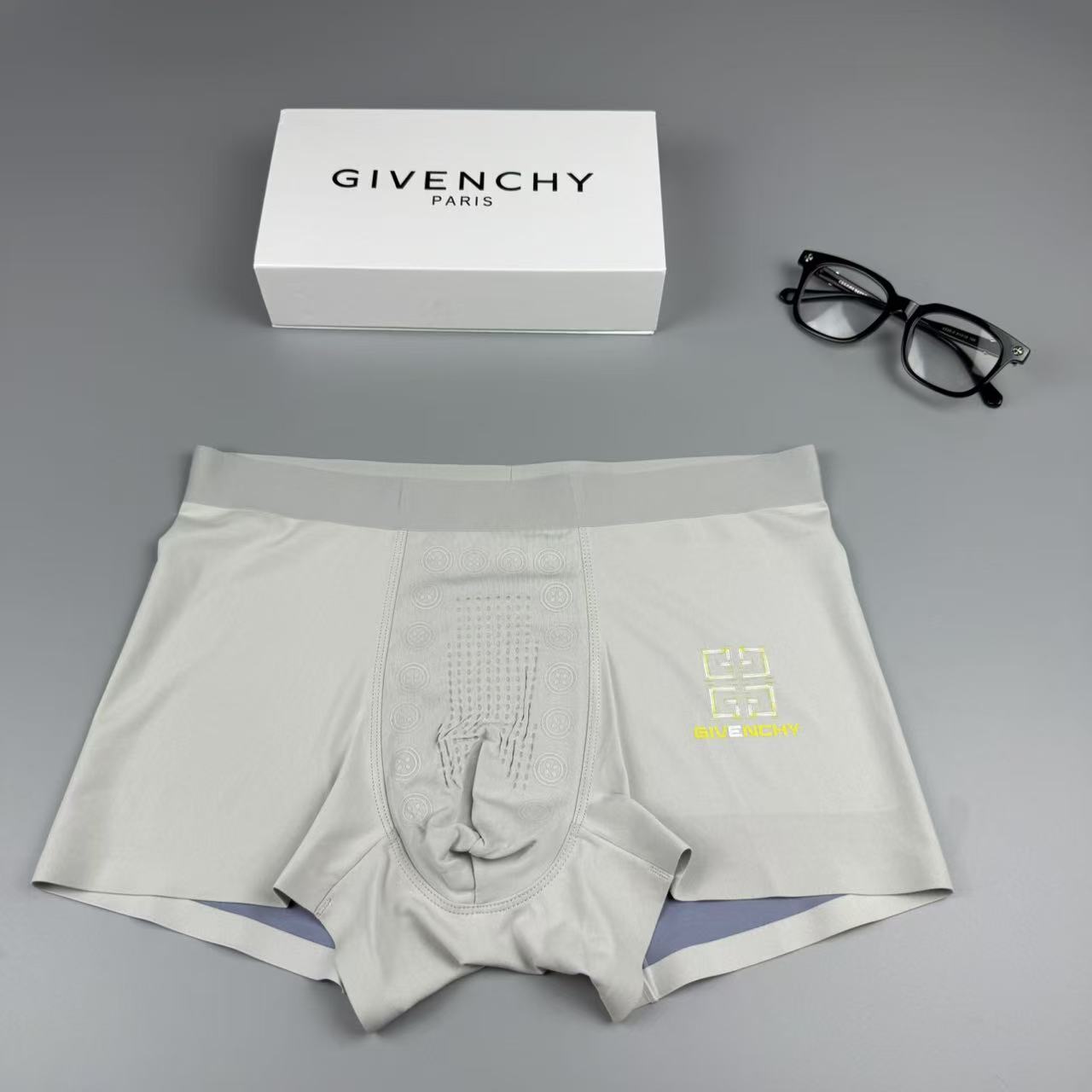 新品！纪梵希。原单品质，时尚潮男新品 锦纶冰丝无缝切割工艺 科学配 76%锦纶+24%氨纶，丝滑 透气 