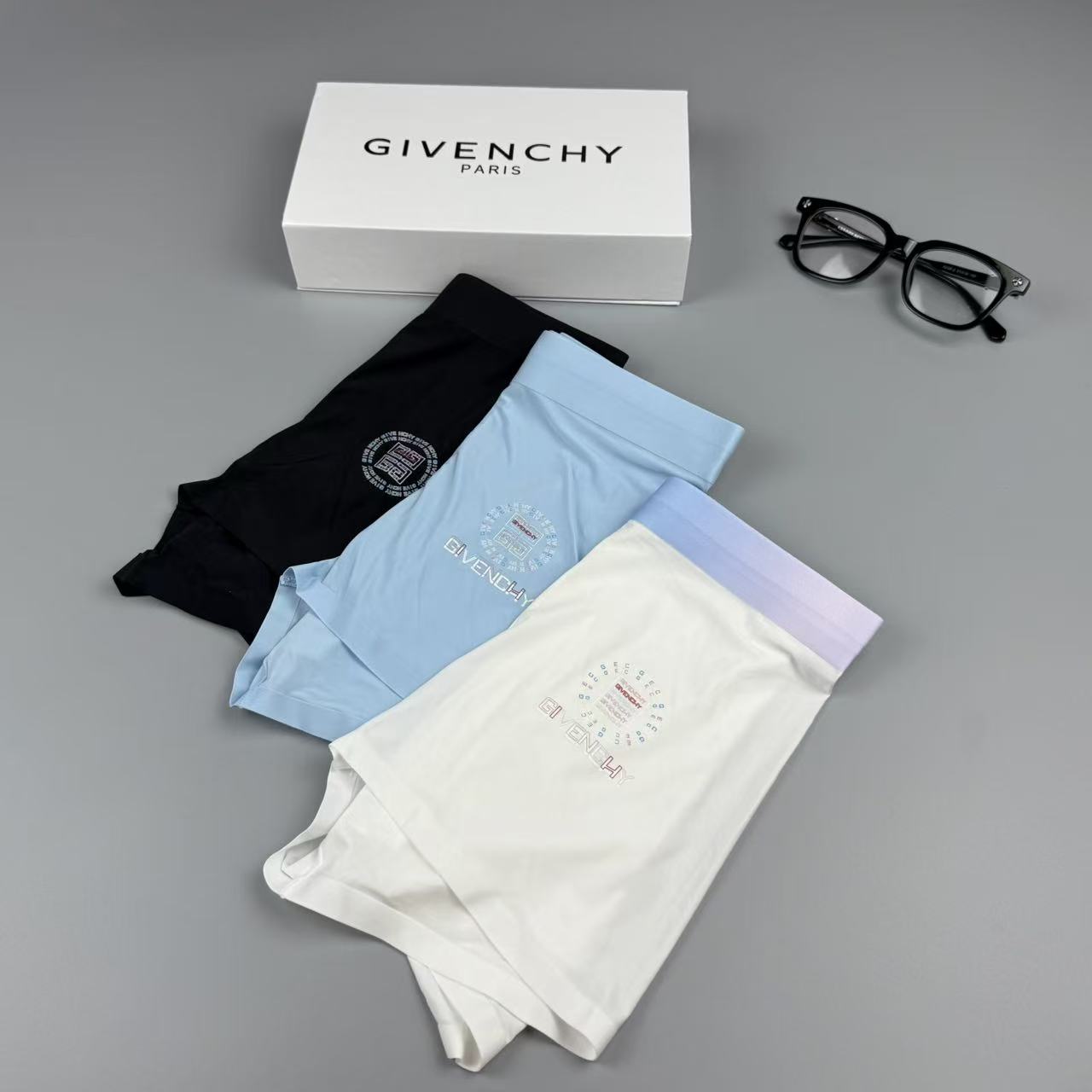 新品！纪梵希。原单品质，时尚潮男新品 锦纶冰丝无缝切割工艺 科学配 76%锦纶+24%氨纶，丝滑 透气 
