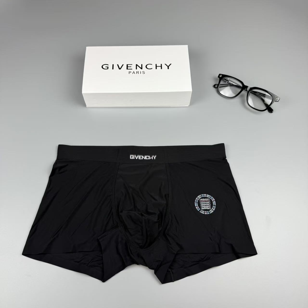 新品！纪梵希。原单品质，时尚潮男新品 锦纶冰丝无缝切割工艺 科学配 76%锦纶+24%氨纶，丝滑 透气 