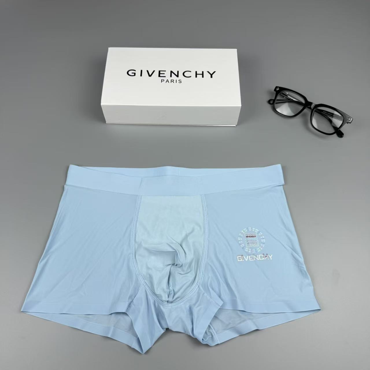 新品！纪梵希。原单品质，时尚潮男新品 锦纶冰丝无缝切割工艺 科学配 76%锦纶+24%氨纶，丝滑 透气 