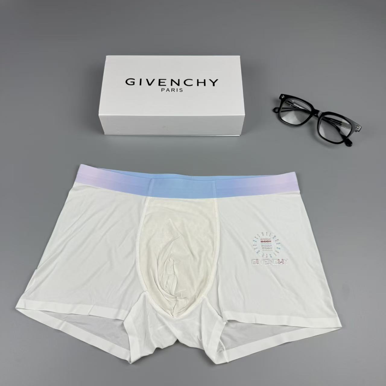 新品！纪梵希。原单品质，时尚潮男新品 锦纶冰丝无缝切割工艺 科学配 76%锦纶+24%氨纶，丝滑 透气 