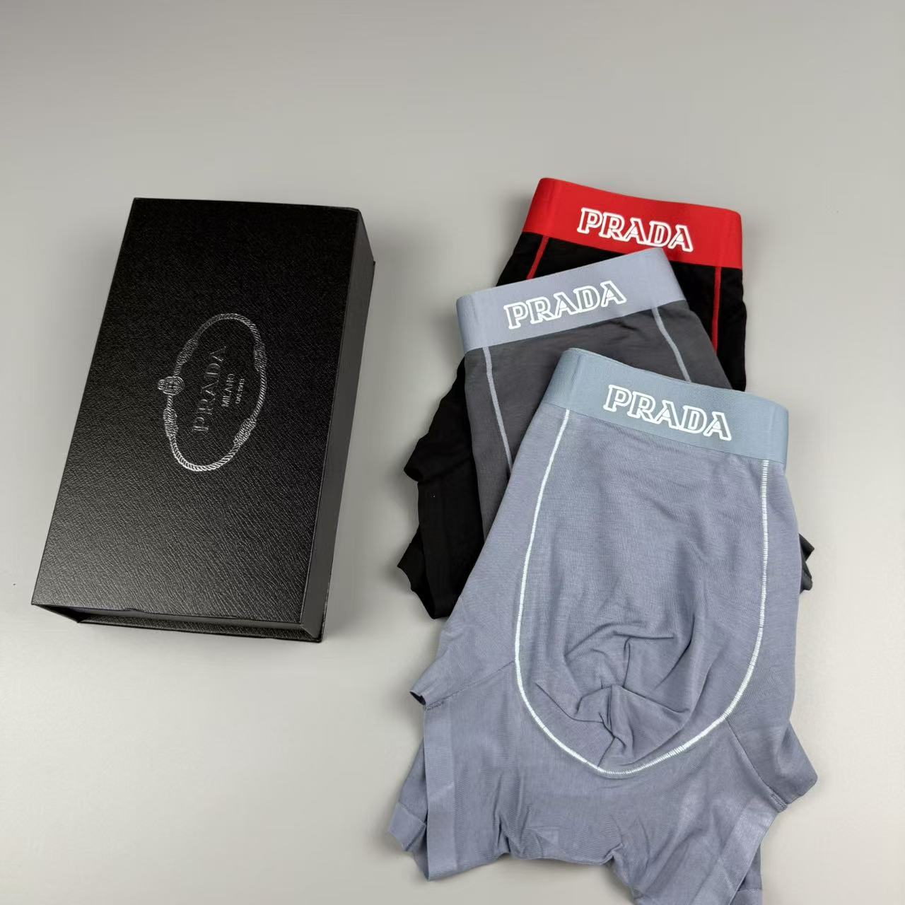 新品！PRADA ！原单品质！精品盒装男士内裤！外贸国外订单，高品质，莫代尔无痕切割工艺 科学配 92%