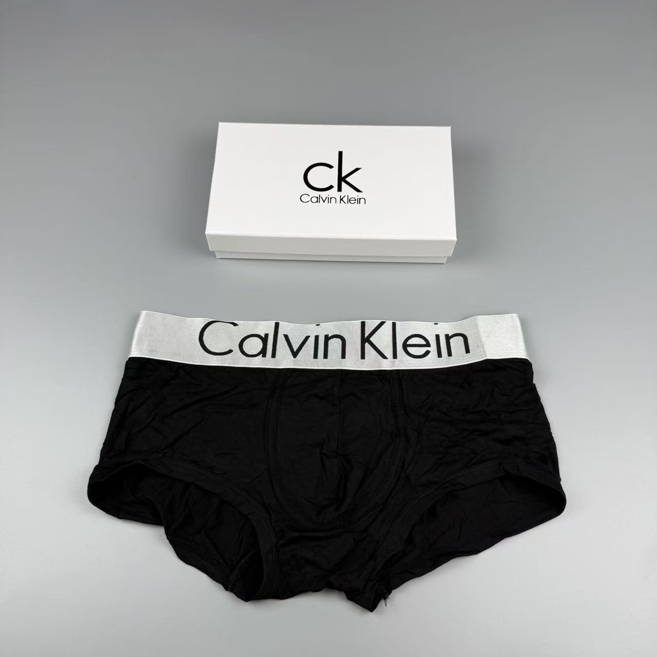 Calvin Klein 选用上等的纯棉布 一盒三条装 Ｍ—XXL 🔥🔥🔥爆款内裤，世界时尚之都各大专柜