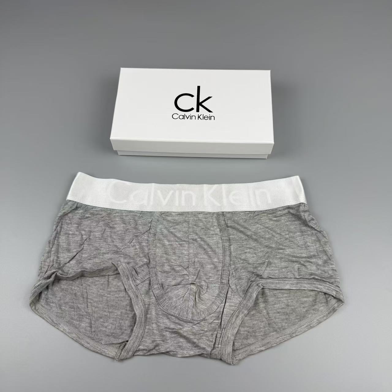 Calvin Klein 选用上等的纯棉布 一盒三条装 Ｍ—XXL 🔥🔥🔥爆款内裤，世界时尚之都各大专柜