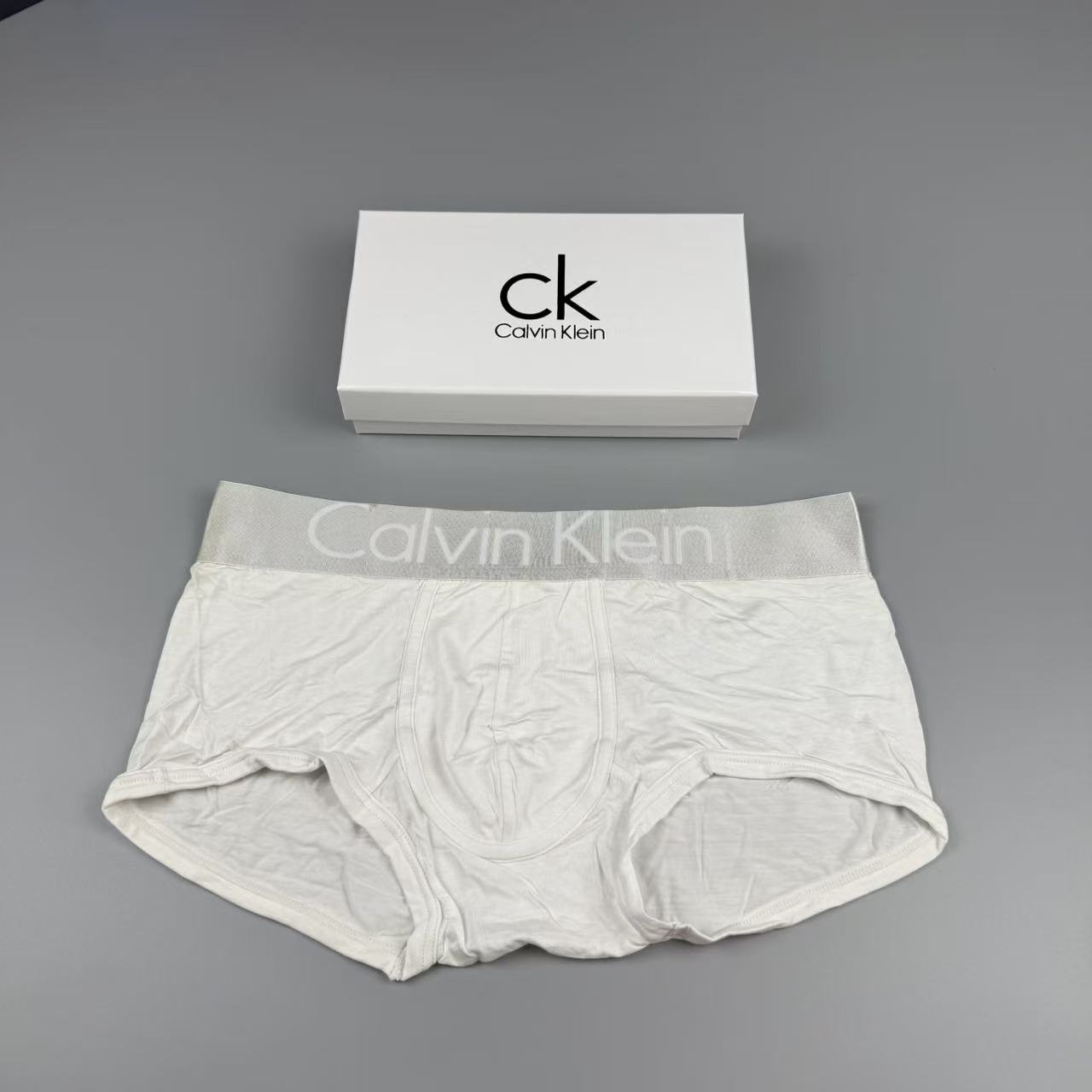 Calvin Klein 选用上等的纯棉布 一盒三条装 Ｍ—XXL 🔥🔥🔥爆款内裤，世界时尚之都各大专柜