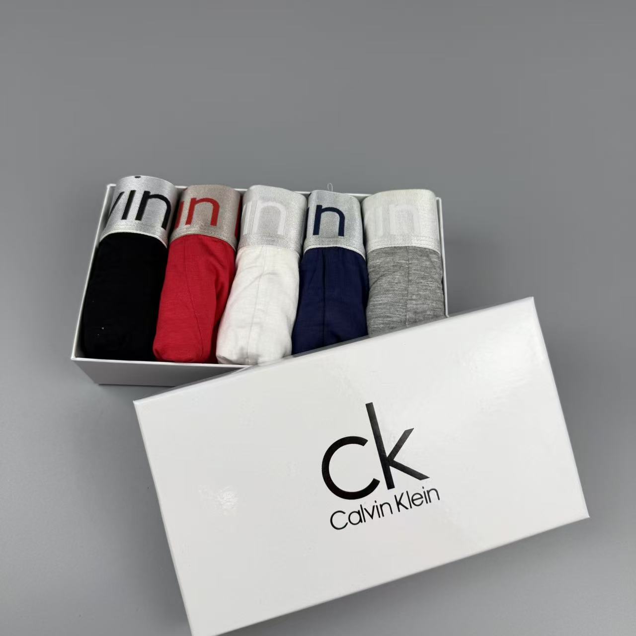Calvin Klein 选用上等的纯棉布 一盒三条装 Ｍ—XXL 🔥🔥🔥爆款内裤，世界时尚之都各大专柜