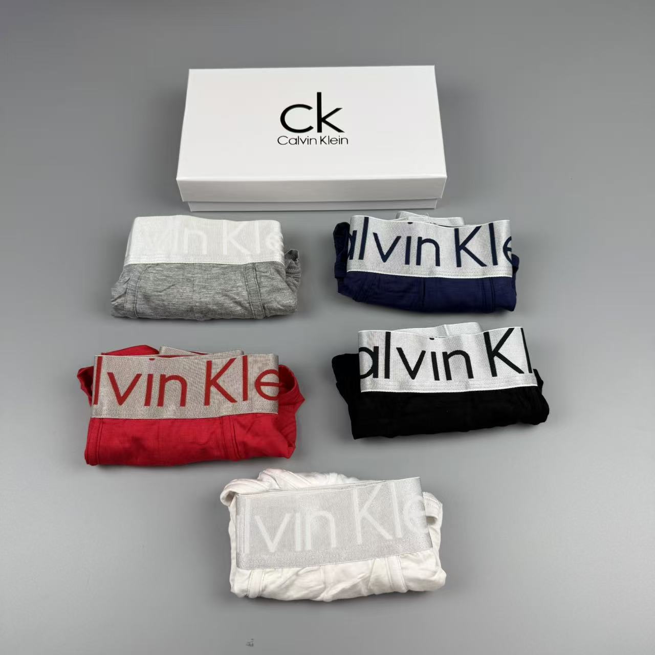 Calvin Klein 选用上等的纯棉布 一盒三条装 Ｍ—XXL 🔥🔥🔥爆款内裤，世界时尚之都各大专柜