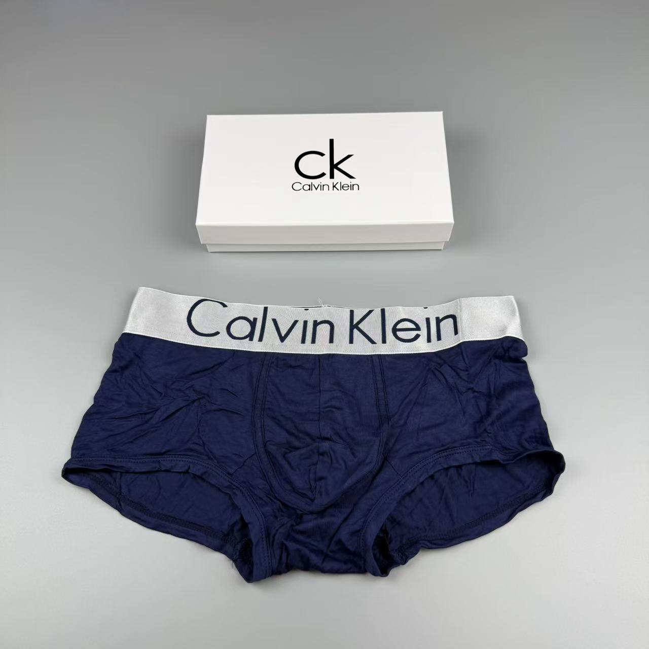 Calvin Klein 选用上等的纯棉布 一盒三条装 Ｍ—XXL 🔥🔥🔥爆款内裤，世界时尚之都各大专柜