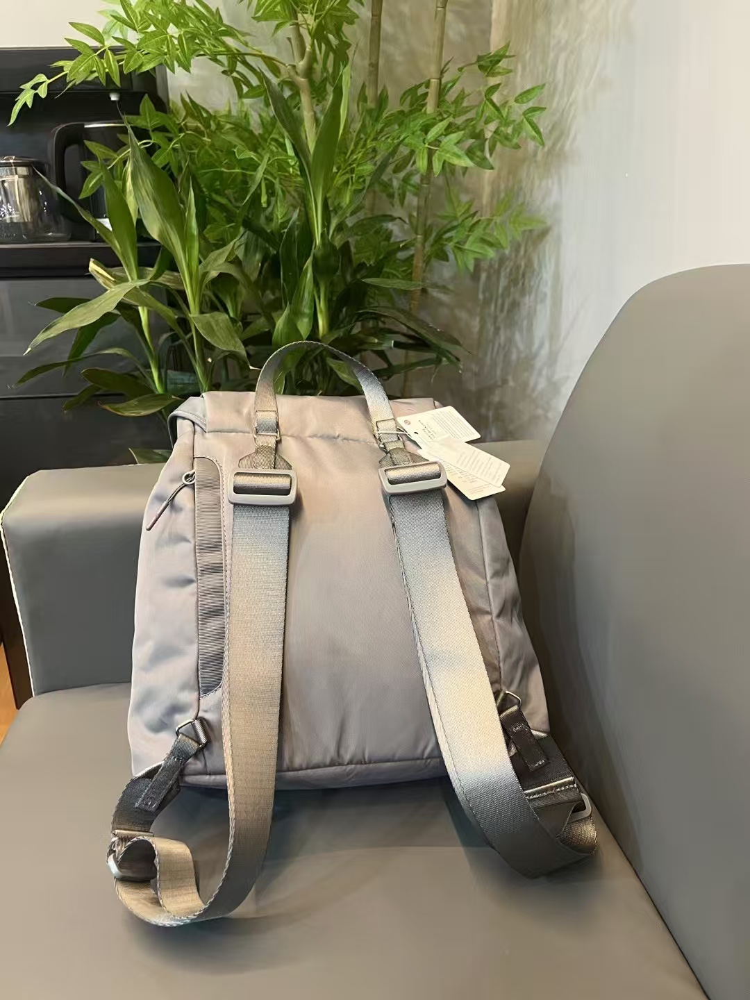 lululemon Wunderlust Drawstring Bucket Backpack - Comprehensive 3