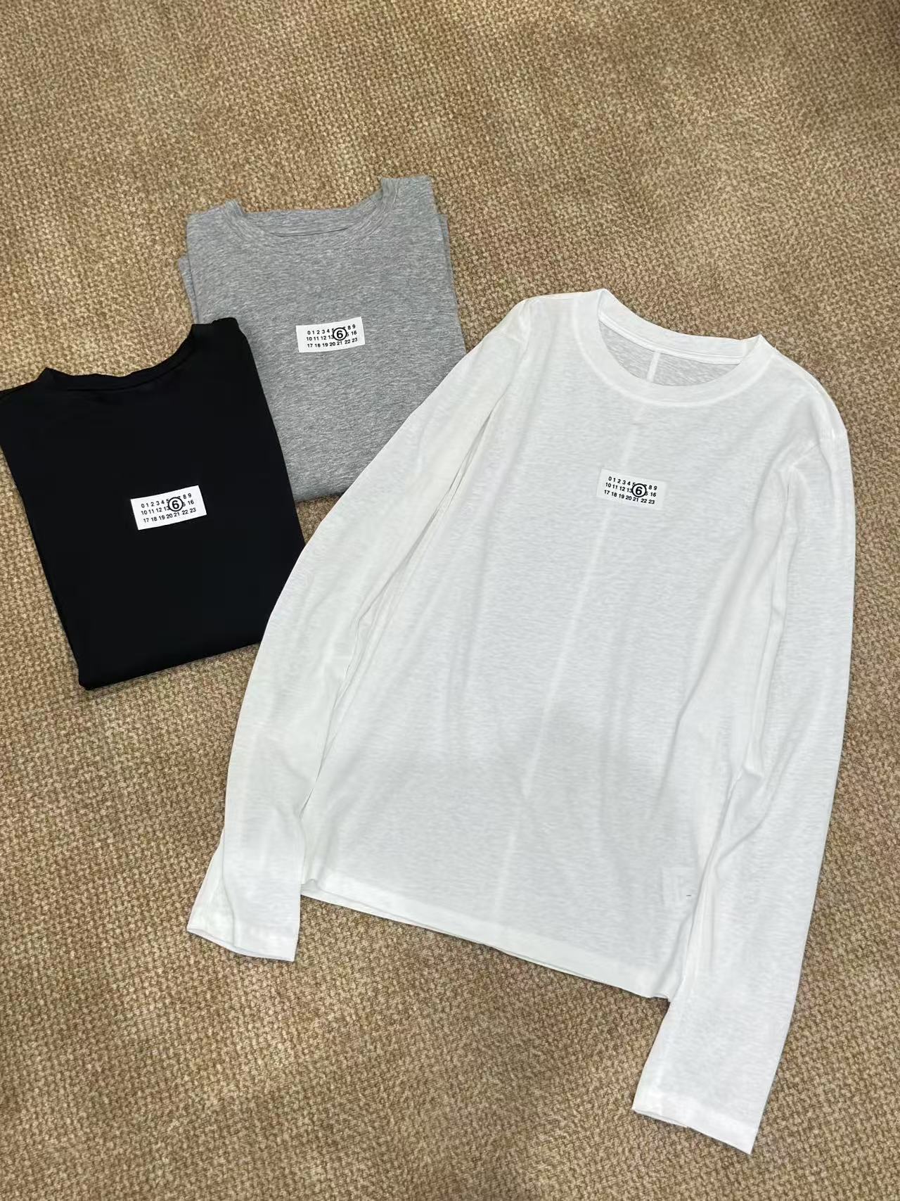 NO:468296,MM6 25 early autumn new style long-sleeved base T-shirt extreme versatile. It can be used as an inner layer for any jacket, shirt, sweater. It can also be worn separately to meet the needs of various occasions. Three-color ml,,masion margiela,jackets & coats,sweaters,shirts,tees,t-shirt,alexander wang19860909MM6 25早秋新款 长袖打底T恤 极致百搭 可作为任何外套、衬衫、毛衣的内搭 也可单独穿着,满足多种场合需求 三色ml,,masion margiela,jackets & coats,sweaters,shirts,tees，t-shirt,alexander wang,Women's clothing