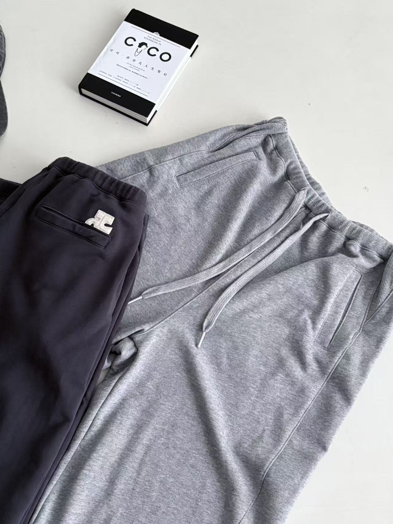 NO:500104,Courreges 2025 autumn new style casual and versatile straight-leg pants, natural cotton, soft and breathable, gentle touch wrapped in spring breeze, keep dry and feel all day long, say goodbye to the stuffy and restraint, work with shirt casual and sweater, lazy sweater and summer strap, truly realize the miracle of 'wearing more pants' size ml, hoodie, sweatshirts, sweaters, shirts, alexander wang19860909Courreges 2025秋季新款 休闲百搭直筒裤 选材天然纯棉 柔软透气 像被春风包裹的温柔触感 全天候保持干爽体感 告别闷热与束缚感 上班配衬衫休闲配卫衣 慵懒搭毛衣夏日配吊带 真正实现“一裤多穿”的穿搭奇迹 码数ml,,hoodie,sweatshirts,sweaters,shirts,alexander wang,Women's clothing