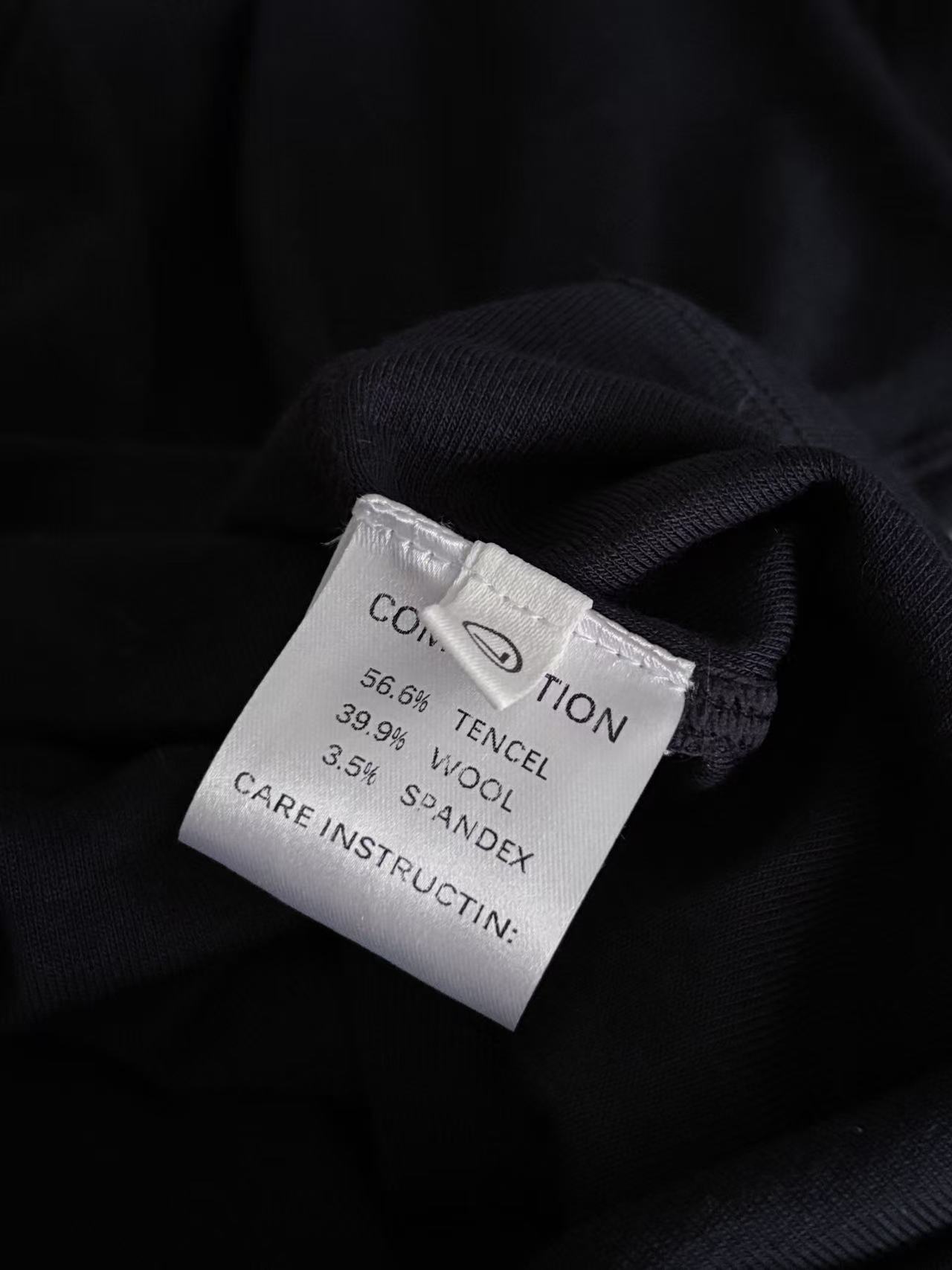 Courreges 2025秋季新款 休闲百搭直筒裤 选材天然纯棉 柔软透气 像被春风包裹的温柔触感 全