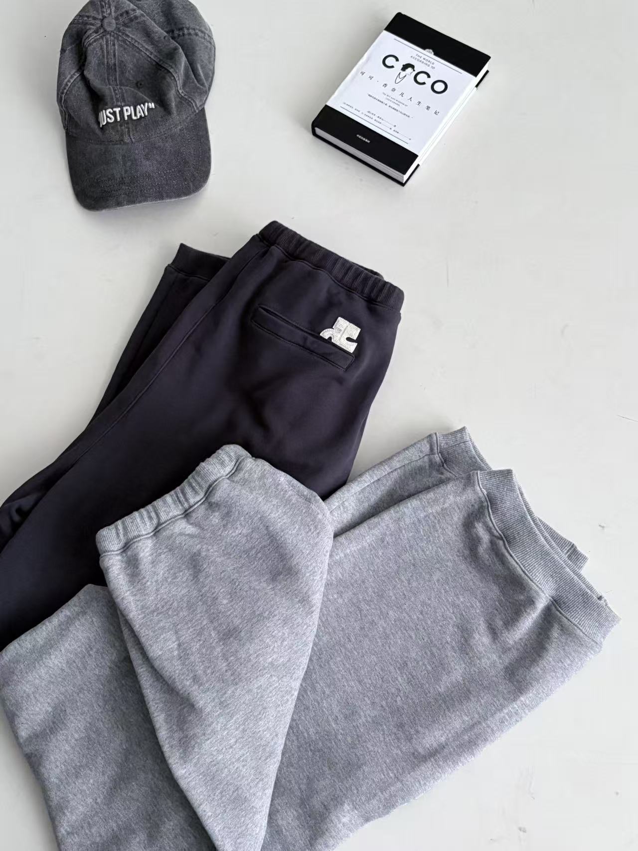 Courreges 2025秋季新款 休闲百搭直筒裤 选材天然纯棉 柔软透气 像被春风包裹的温柔触感 全