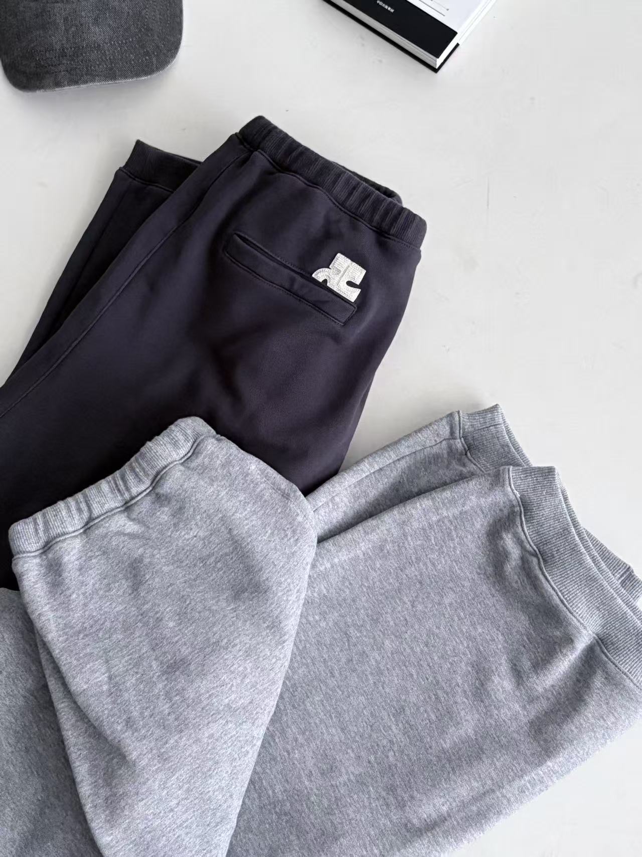 Courreges 2025秋季新款 休闲百搭直筒裤 选材天然纯棉 柔软透气 像被春风包裹的温柔触感 全