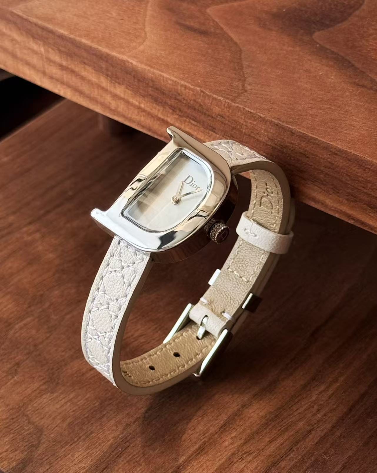 Часы Dior