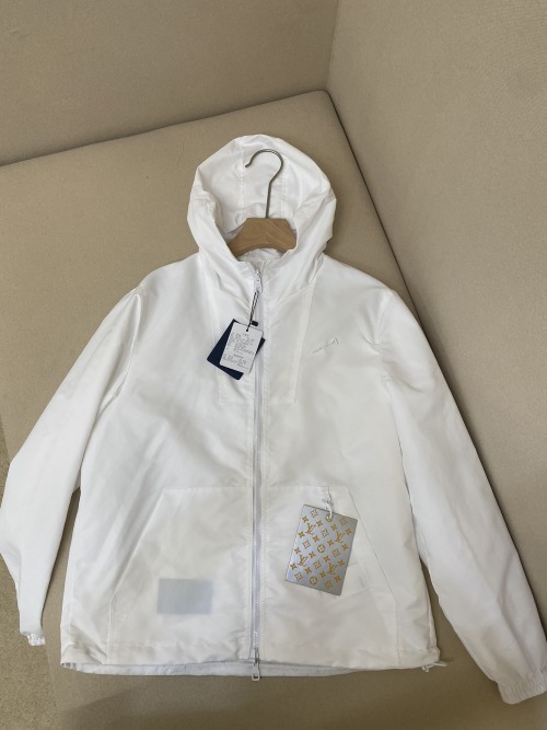 Louis Vuitton 2025SS Men's White Windbreaker Jacket - High-End Quality 1 Louis Vuitton 2025SS Men's White Windbreaker Jacket - High-End Quality