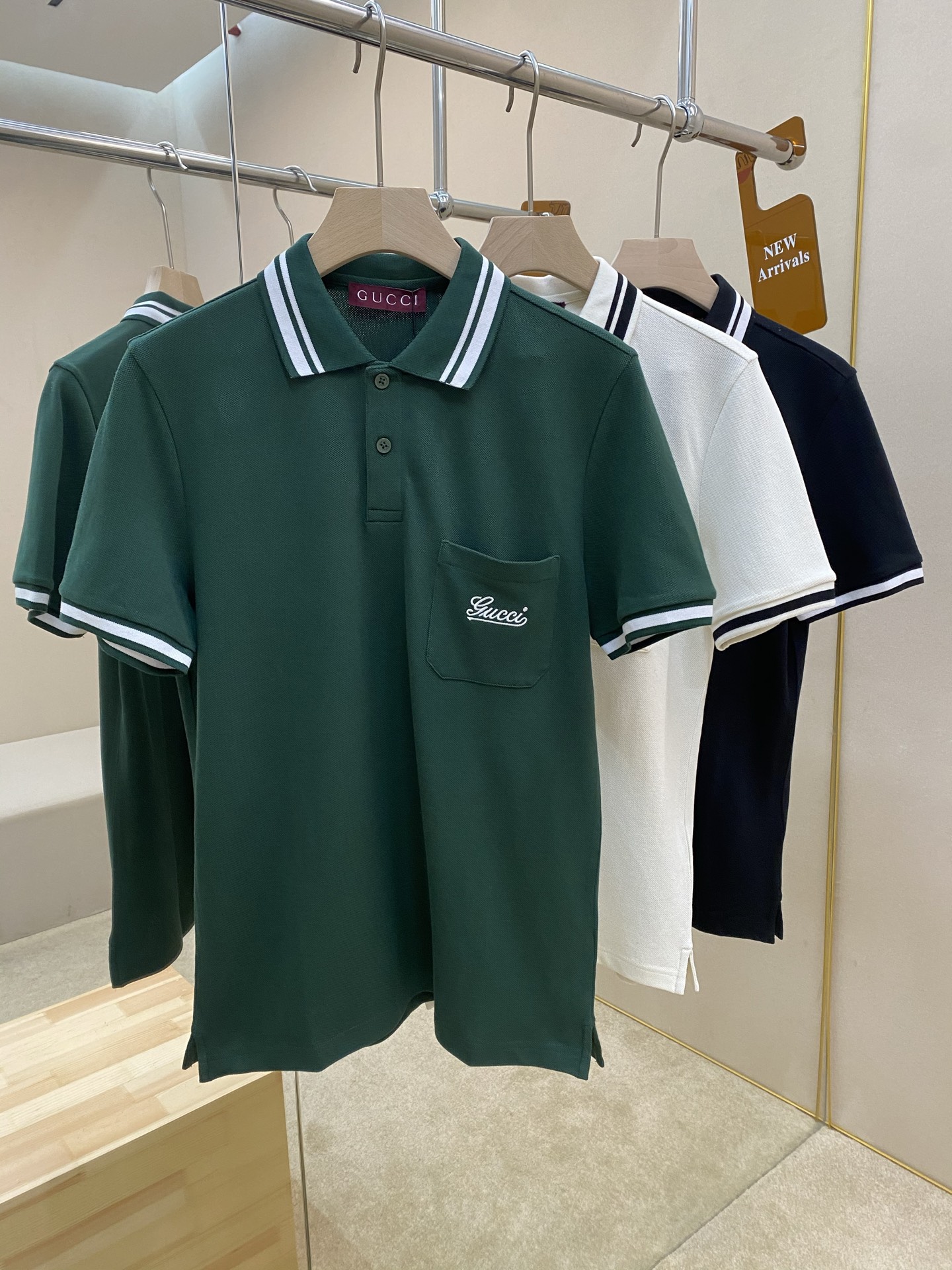 NO:121677,The main recommendation is GG25 spring and summer new lapel polo shirt. This regular-style polo shirt is made of elastic beads and floor cotton, and the breast pocket is embroidered with 
