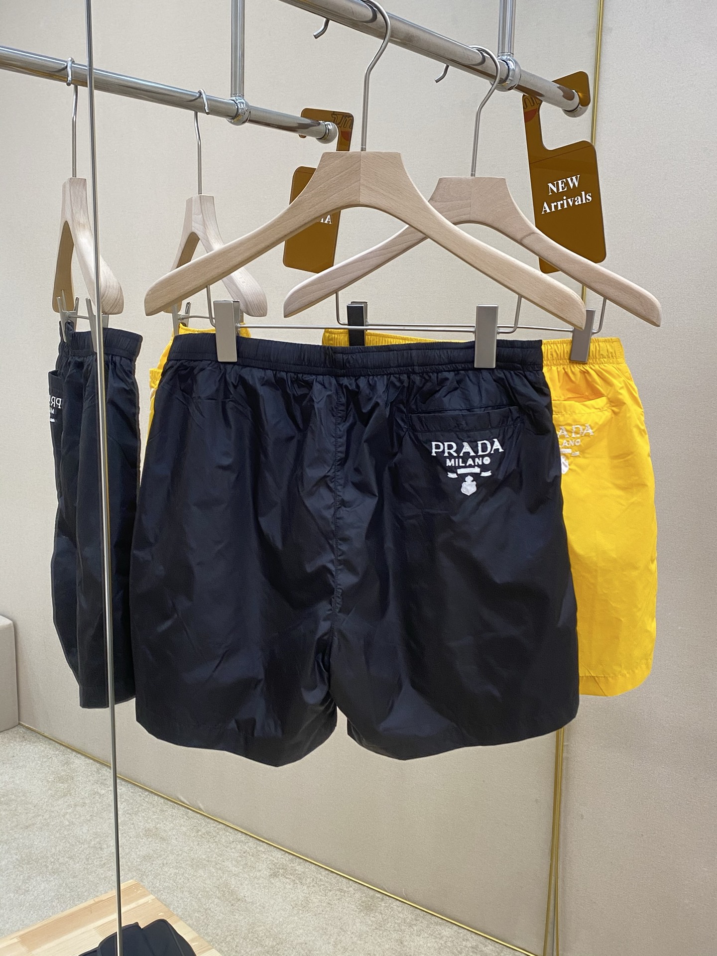 NO:144277,*ADA men's casual shorts sold simultaneously at the official counter High-end quality Simple and fashionable versatile Letter logo laser cutting process design Fine workmanship Comfortable breathable and cool Top body Stylish and handsome The essential items for outdoor travel at home Complete three standards Color black. Yellow Size S—XL, shorts,alexander wang19860909*ADA 男士休闲短裤 官网柜台同步售卖 高端品质 简洁时尚百搭 字母logo激光切割工艺设计 做工精细 舒适透气凉爽 上身有型超帅气 居家旅行户外必备单品 三标齐全 颜色黑色.黄色 尺码Ｓ—XL,,shorts,alexander wang,Men's clothing