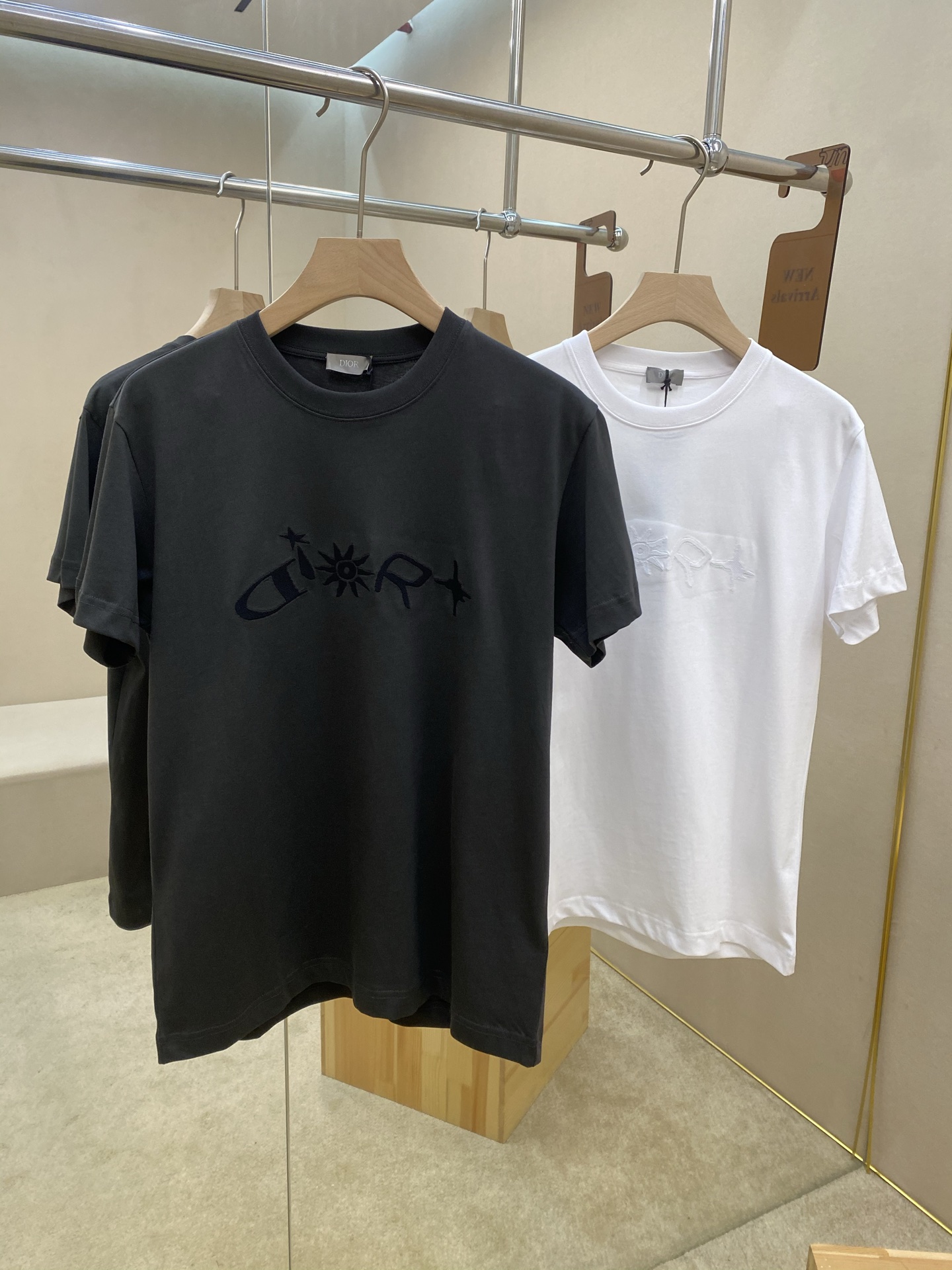 DIOR 25SS Embroidered T-Shirt: Autumn 2000 Men’s Collection Highlighting Sports Style - 图片 2