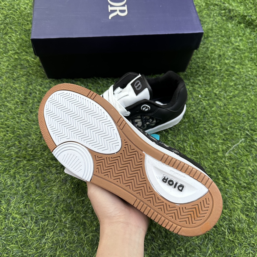 迪奥皮面黑白
Size 36-44
代发132➕毒3