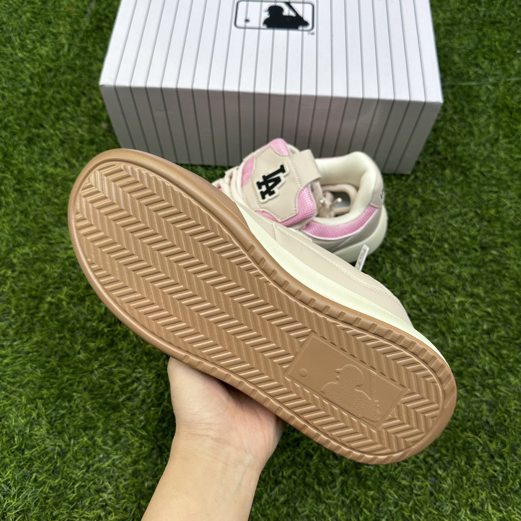 Mlb  312粉色
Size 36-40（女鞋）
代发122➕毒3