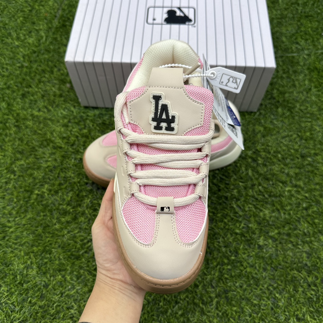 Mlb  312粉色
Size 36-40（女鞋）
代发122➕毒3