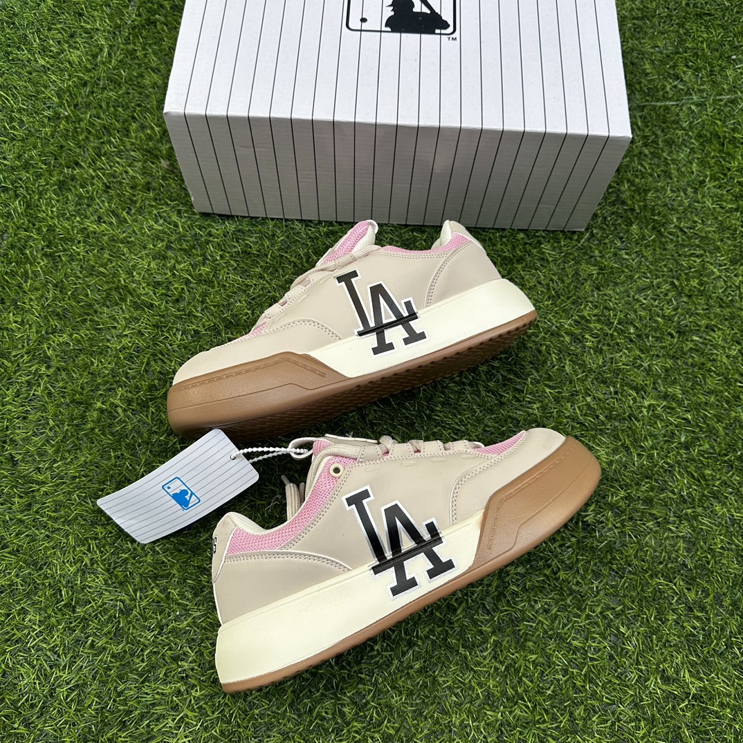 Mlb  312粉色
Size 36-40（女鞋）
代发122➕毒3