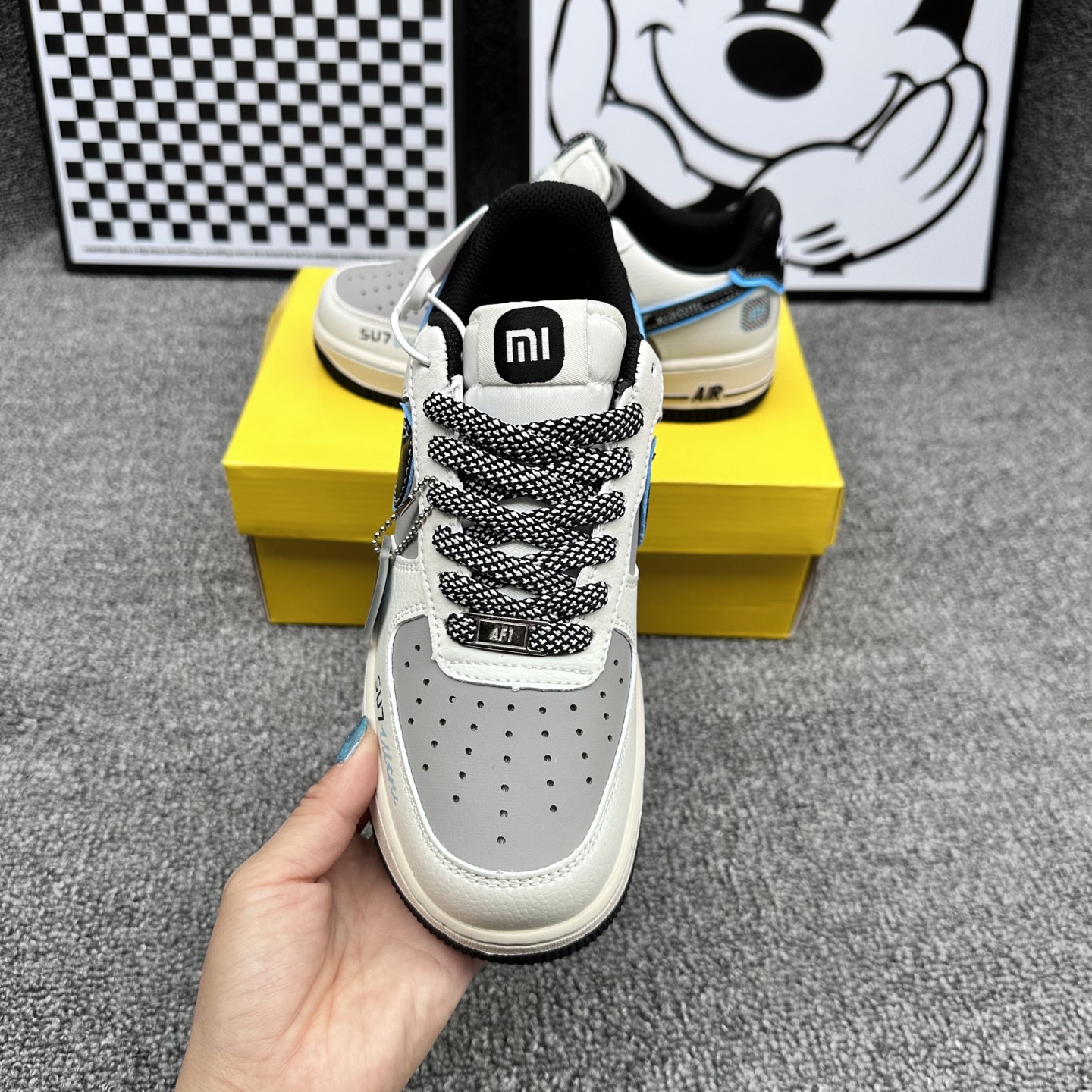 空军小米冰玄月
Size 36-44，激光打孔，真皮➕超纤，橡胶大底吱吱响
代发120


👉