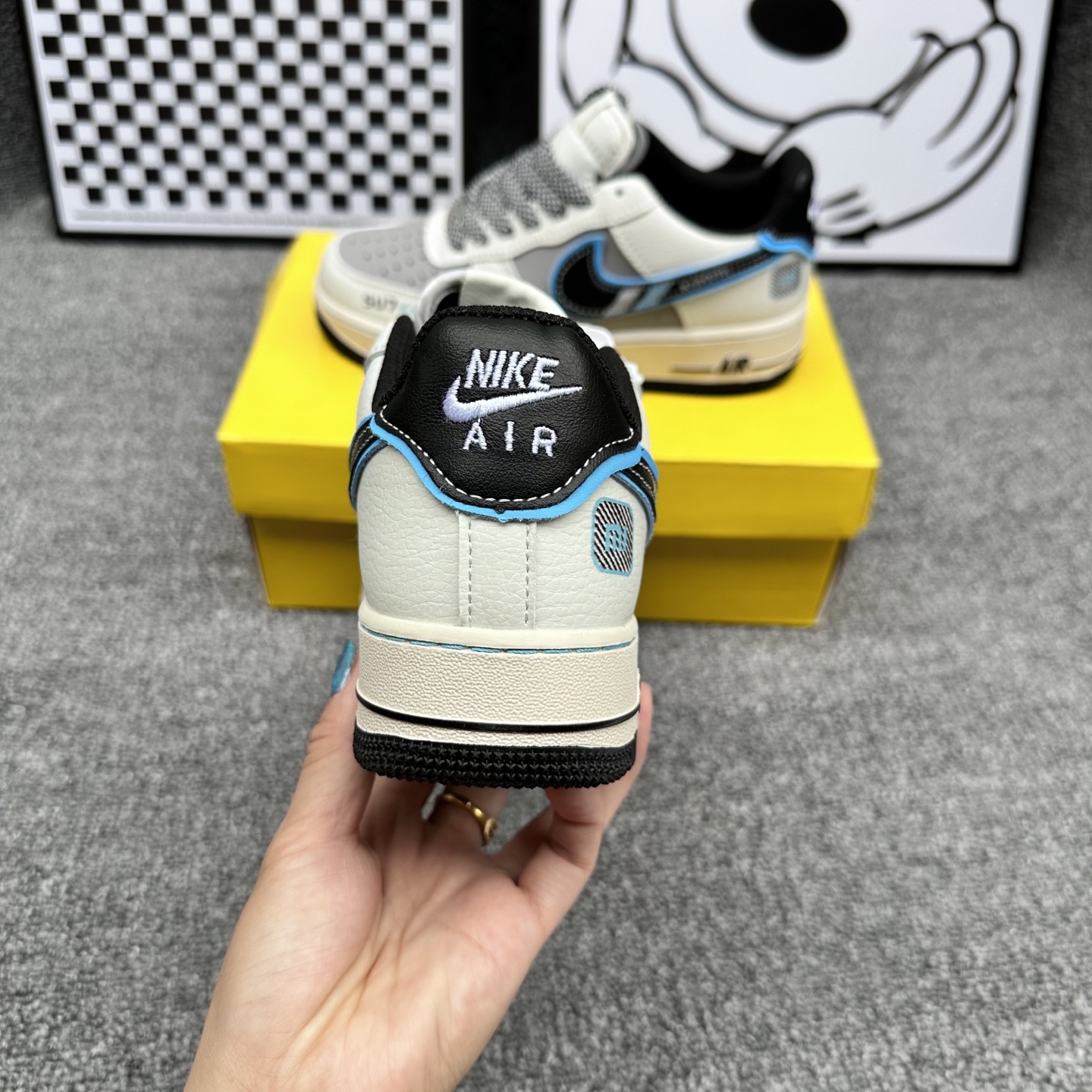 空军小米冰玄月
Size 36-44，激光打孔，真皮➕超纤，橡胶大底吱吱响
代发120


👉