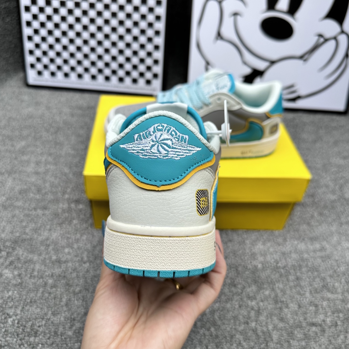 SB联名海湾蓝
Size 36-44，激光打孔，真皮➕超纤，橡胶大底吱吱响
代发120


👉