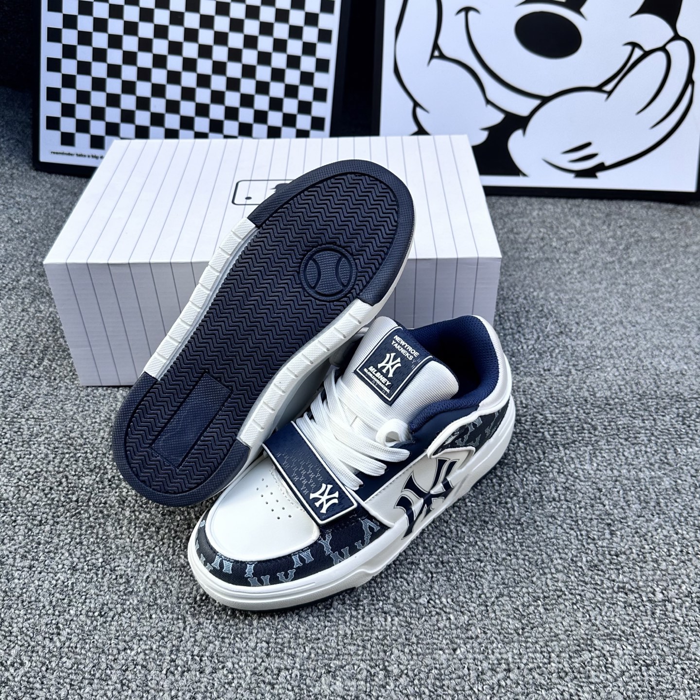 WY海军蓝。大量现货
Size 36-44
代发118