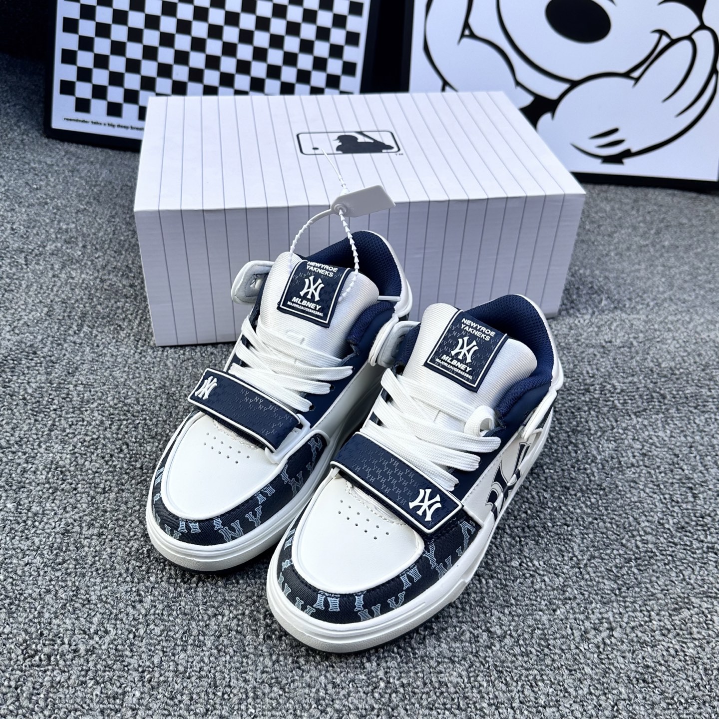 WY海军蓝。大量现货
Size 36-44
代发118