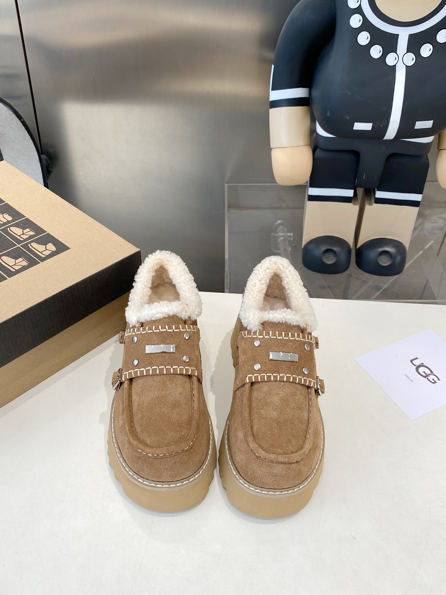 NO:559953,UGG Tian Xiwei's same style | SugarSu crisp shoes autumn new style platform thick sole increased casual shoes retro snow boots Size number: 35-40, loafers fur shoes, loafers, boots19860909UGG 田曦薇同款|SugarSu酥履秋新款松糕厚底增高休闲单鞋复古雪地靴 码数 :35-40,乐福鞋毛毛鞋,loafers,boots,Women's Shoes