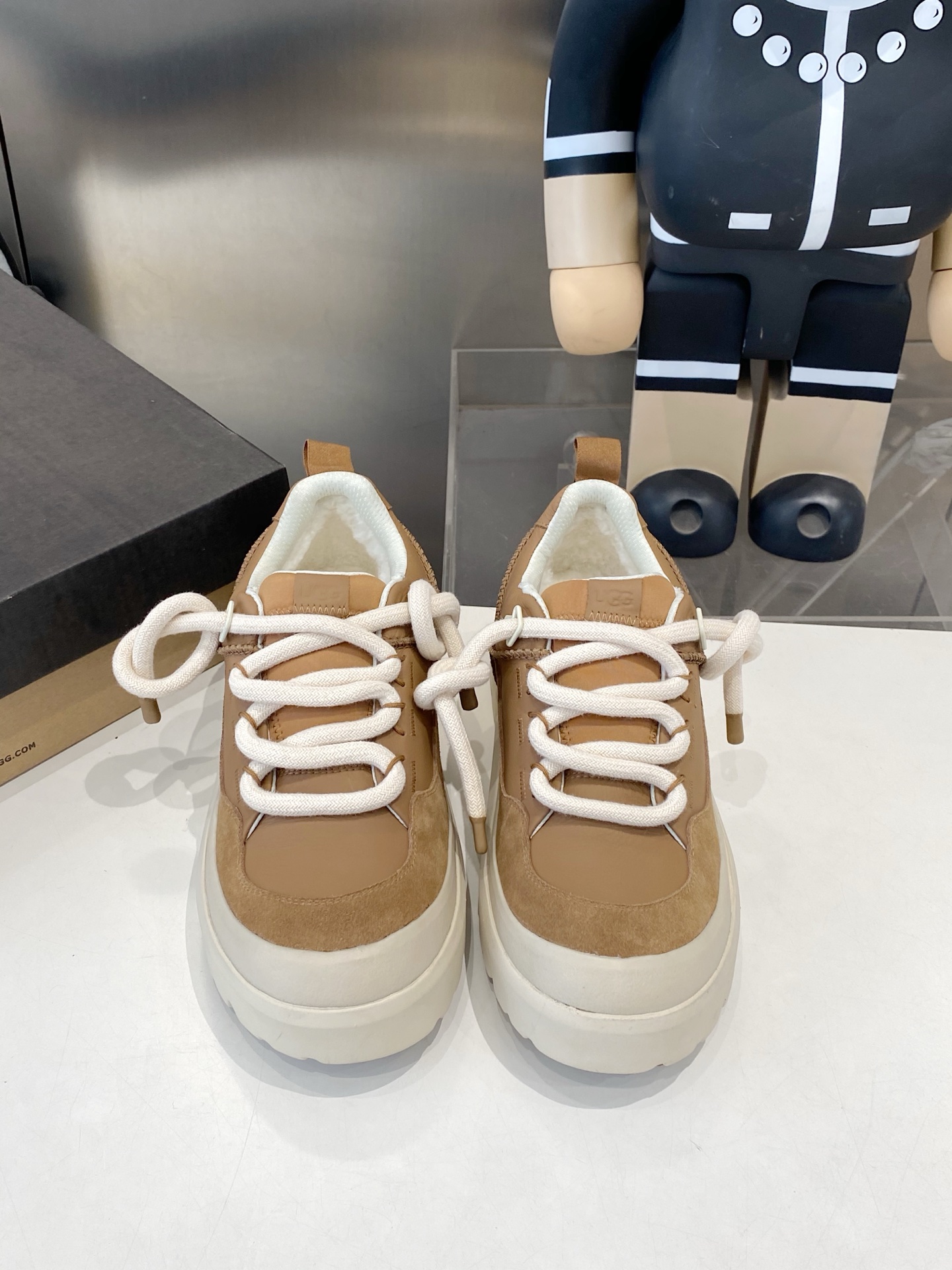 NO:562126,.New Wang Yibo lace-up shoes for couples, sizes 35-45. Made of first-layer cowhide + genuine wool lining + original two-color outsole. Three colors. Black, sand, military green, casual shoes/sports shoes, sneakers, cowhide19860909.新款王一博系带鞋情侣款35-45码. 面用头层牛皮+内里真羊毛+原版双色大底 三个色.黑色,沙色,军绿色,休闲鞋/运动鞋,sneakers,cowhide,Women's Shoes