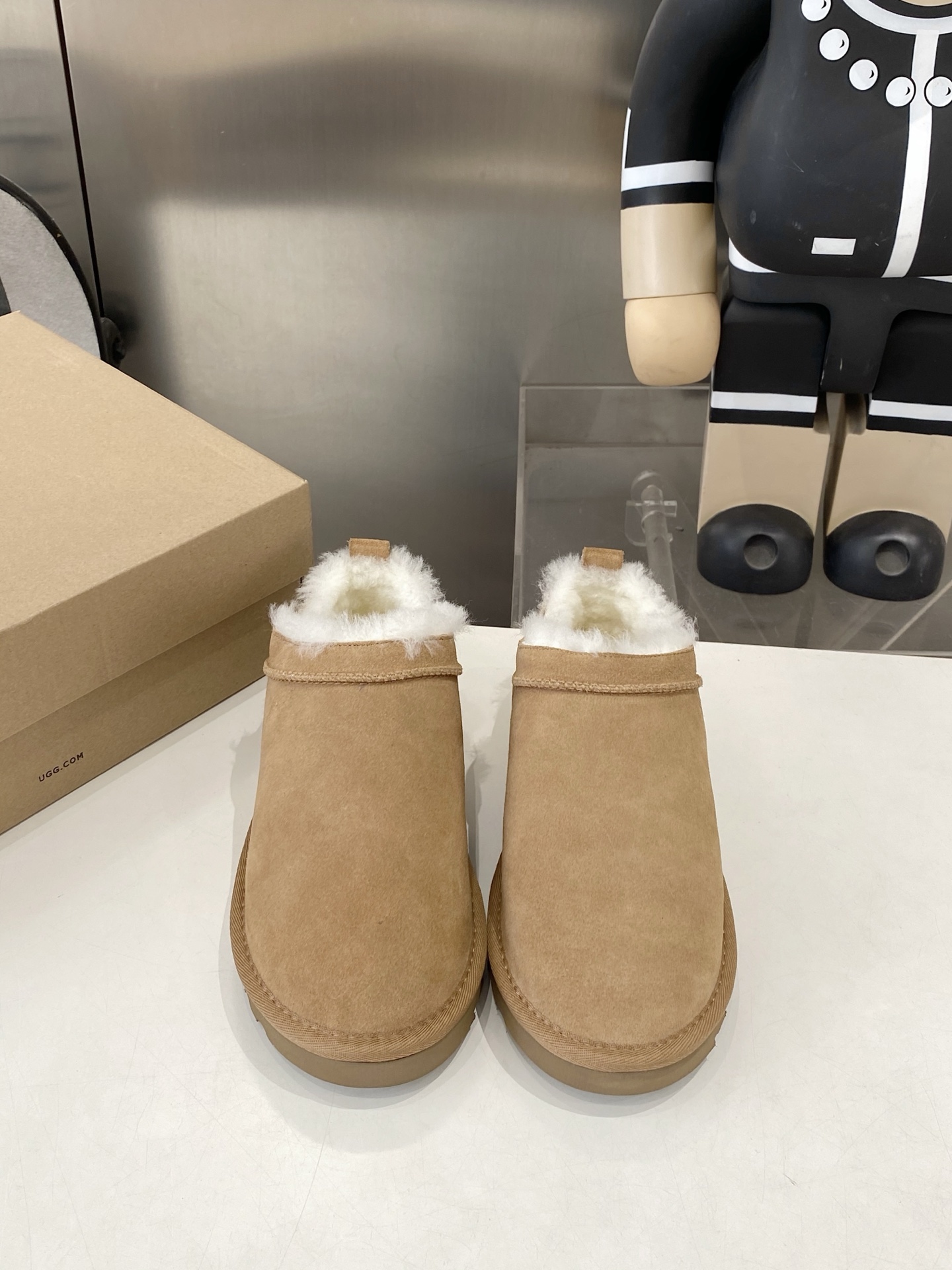 NO:562121,UGG's new fall casual shoes for women, thin slip-on slip-on shoes, toe-cap shoes, small potato shoes, the same style worn by various Internet celebrities, very good-looking, comfortable and versatile, size 35-40, semi-shoes19860909UGG秋季新款女士浅口休闲鞋 轻薄一脚蹬懒人鞋 包头鞋 小土豆鞋 各路网红明星同款上脚非常好看,舒适百搭 码数35-40,半拖毛毛鞋,Women's Shoes