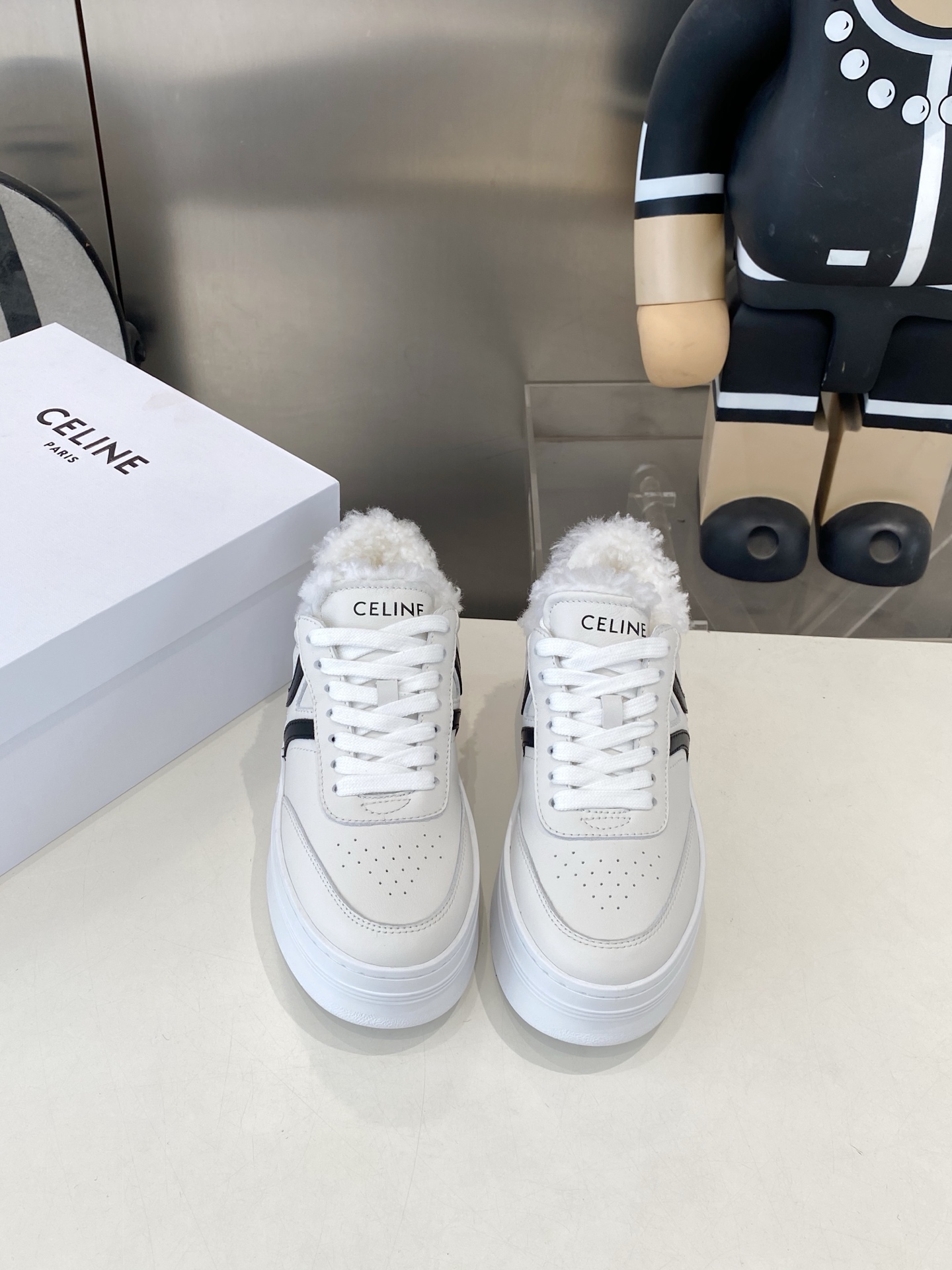 NO:615414,CELINE Celine sneakers thick-soled white shoes with wool lining 2025 spring and summer new women's Arc de Triomphe logo lace-up, simple and comfortable, clean and tidy, heightening and slender legs, whether worn alone or paired with wide-leg pants, high street and retro together to make CELINE girls, size 35-39 (40.41 custom-made), casual shoes/sports shoes, celine, celine, sneakers19860909CELINE 思琳赛琳 运动鞋厚底小白鞋毛里  2025春夏新款女凯旋门徽标系带,简单舒服,干净利落,增高显腿细,无论是单穿还是搭配阔腿裤,高街又复古一起来做CELINE女孩 码数35-39(40.41定做),休闲鞋/运动鞋,celine,celine,sneakers,Women's Shoes