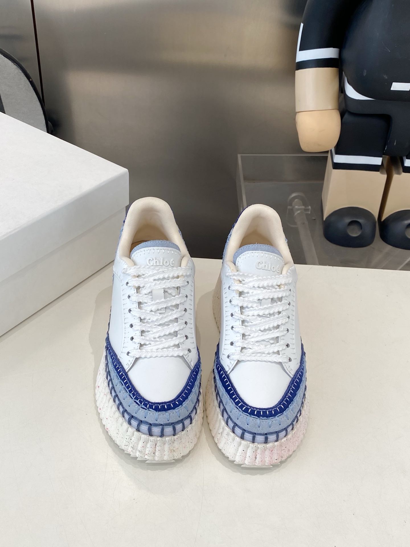 _d-u9smErukmi-oooLw5p4YzBHId2WgxVazGwG2A