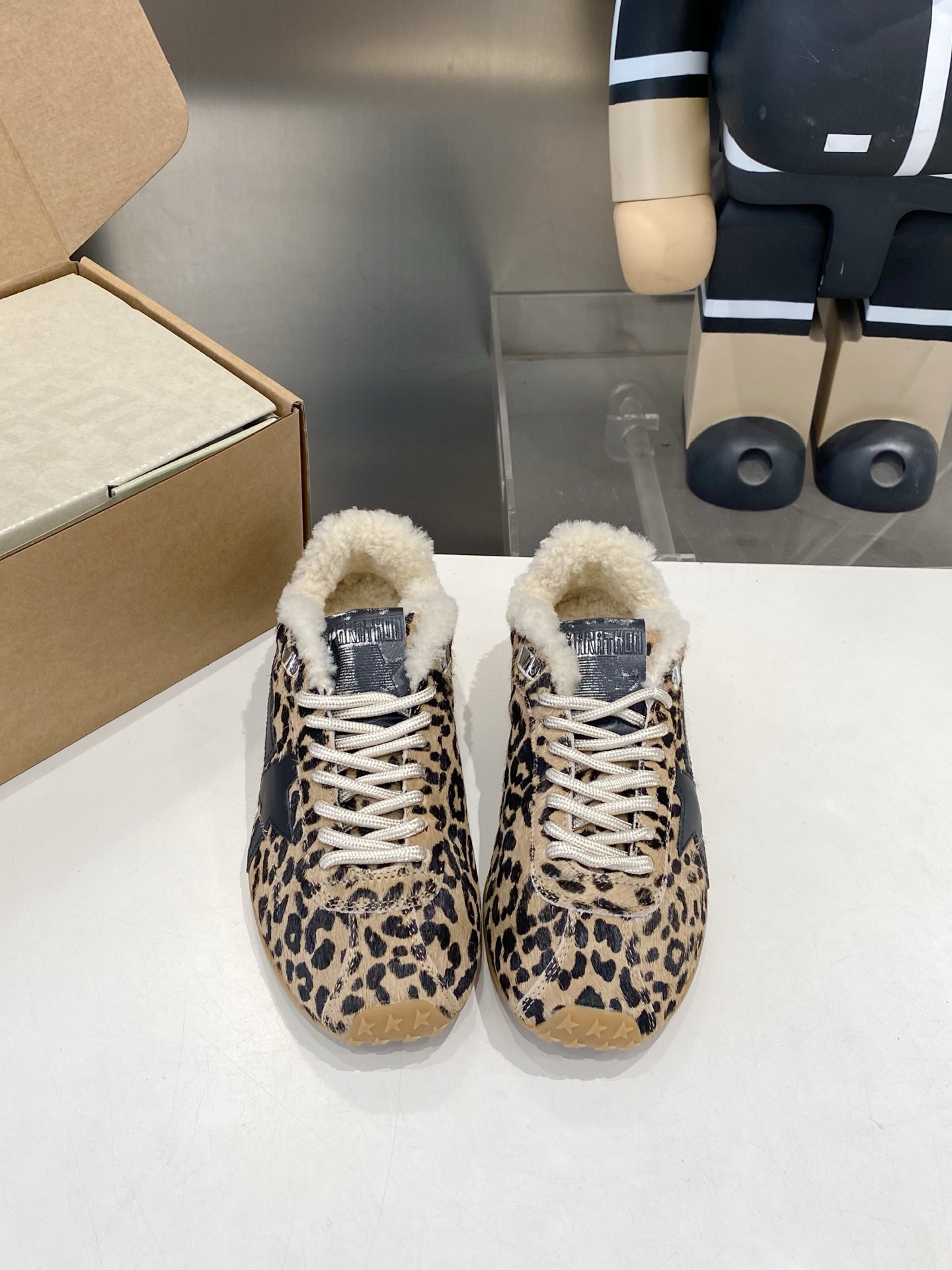 NO:626071,GGDB Golden Goos 25ss small dirty shoes, moral training shoes, ggdb classic couple style small dirty shoes. It is very popular to fight against white shoes, and step on all kinds of small dirty shoes!  Celebrity private server foot demonstration × It’s so versatile!  You no longer have to worry about washing your shoes!  The upper is made of original custom-made cowhide (the essence of distressing) and the lining is made of wool. The original molded 3.5cm inner latex insole is irregularly hand-polished and distressed. Even the sole is polished and distressed. Size 35-45 (Customized 45 for women and 45 for men), casual shoes/sports shoes, sneakers, cowhide19860909GGDB Golden Goos 25ss 小脏鞋 德训鞋 ggdb经典情侣款小脏鞋 火红程度上怼小白鞋,下踩各类小脏鞋！ 明星私服上脚示范 ×就是这么百搭 ！再也不用担心洗鞋的问题啦！ 鞋面原版定制牛皮（做旧精髓所在）内里羊毛垫脚,原版开模3.5cm内乳胶鞋垫 不规则手工打磨做破鞋面,就连鞋底也是打磨做旧的 码数35-45（女40 男45订做）,休闲鞋/运动鞋,sneakers,cowhide,Women's Shoes