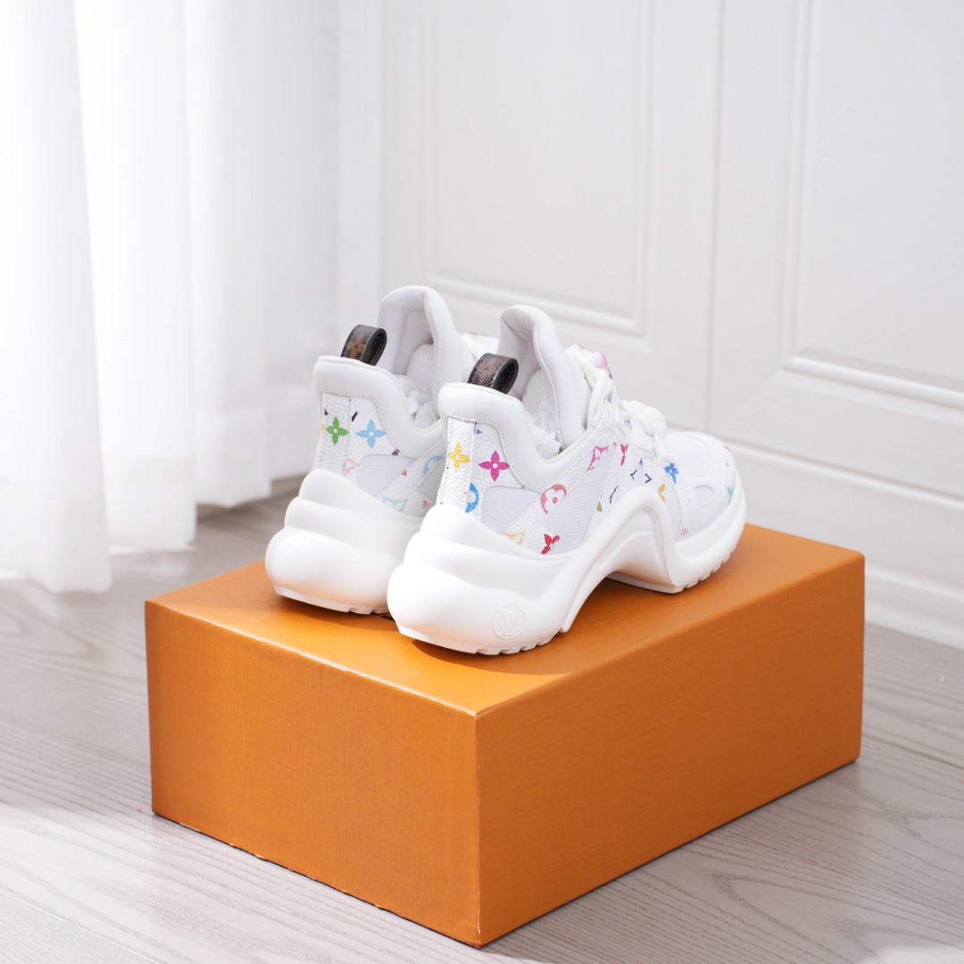 480 ns炸款米兰走秀风,高奢品牌-路易威登Louis Vuitton Archlight Sneakers LV真皮拼色减震网面运动弓型舞蹈复古老爹运动鞋-Chinese UA Cheap High Quatity Brand Clothes Bags handbags Sneakers wholesale wholesaler seller from China Factory suppliers Fashion Clothing Shoes best Quality Beautiful Price 480 ns炸款米兰走秀风,高奢品牌-路易威登Louis Vuitton Archlight Sneakers LV真皮拼色减震网面运动弓型舞蹈复古老爹运动鞋