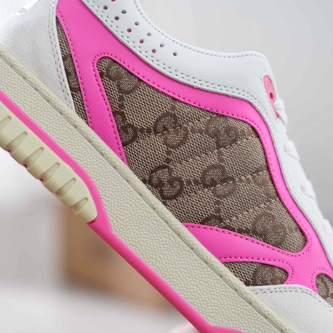 620 高低帮运动鞋采用篮球风格廓形设计-Chinese UA Cheap High Quatity Brand Clothes Bags handbags Sneakers wholesale wholesaler seller from China Factory suppliers Fashion Clothing Shoes best Quality Beautiful Price 620 高低帮运动鞋采用篮球风格廓形设计