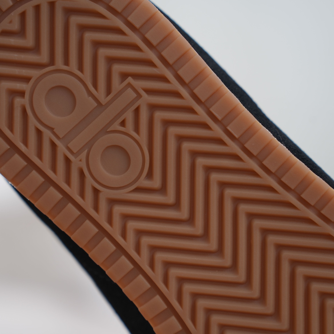 p450 顶级品质 2025新势力 ALO 复古德训鞋alo爆火薄底休闲运动鞋绒面跑步鞋-Chinese UA Cheap High Quatity Brand Clothes Bags handbags Sneakers wholesale wholesaler seller from China Factory suppliers Fashion Clothing Shoes best Quality Beautiful Price p450 顶级品质 2025新势力 ALO 复古德训鞋alo爆火薄底休闲运动鞋绒面跑步鞋